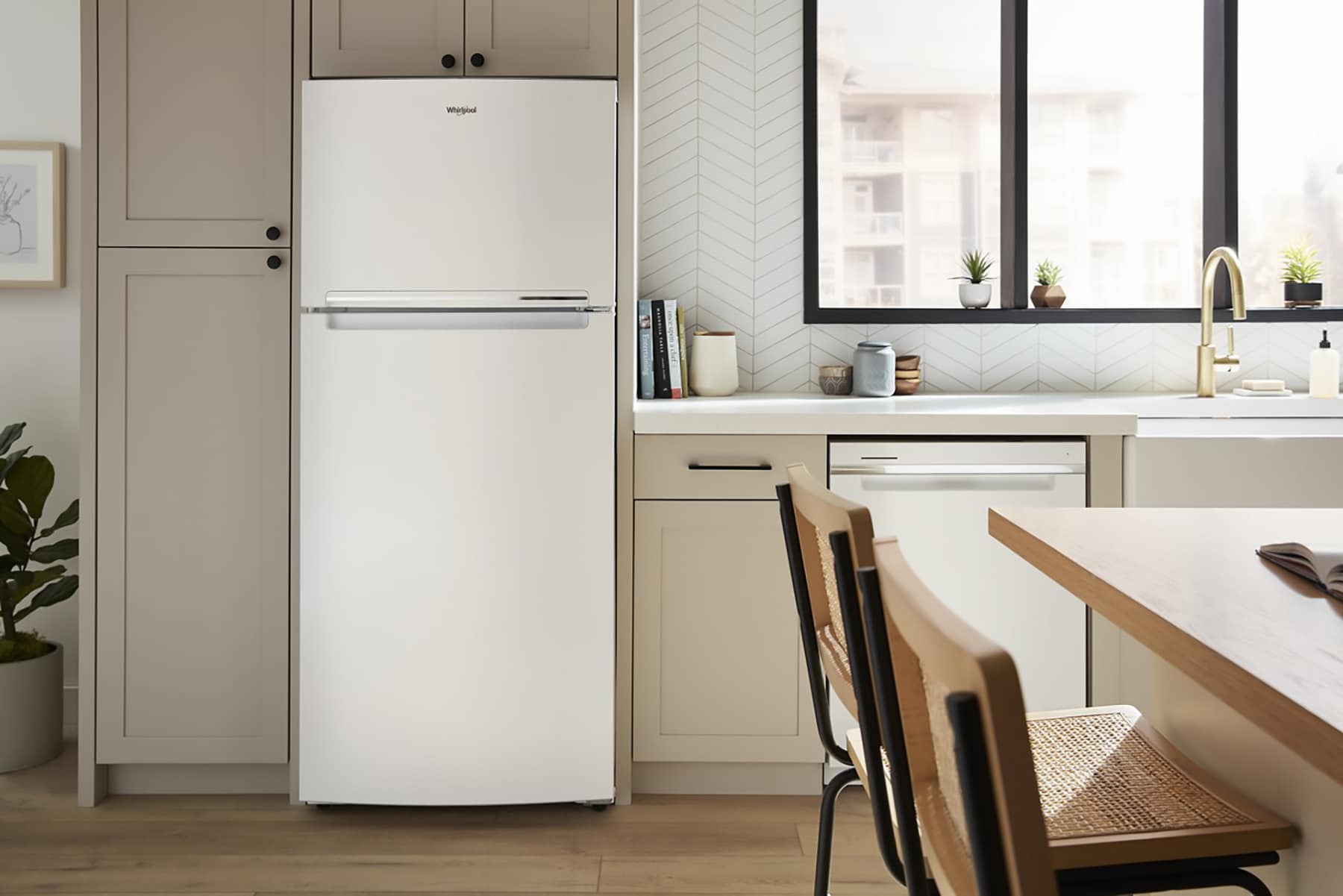 Refrigerador Whirlpool de 16.3 pies cúbicos con congelador superior (blanco) WRTX5028PW