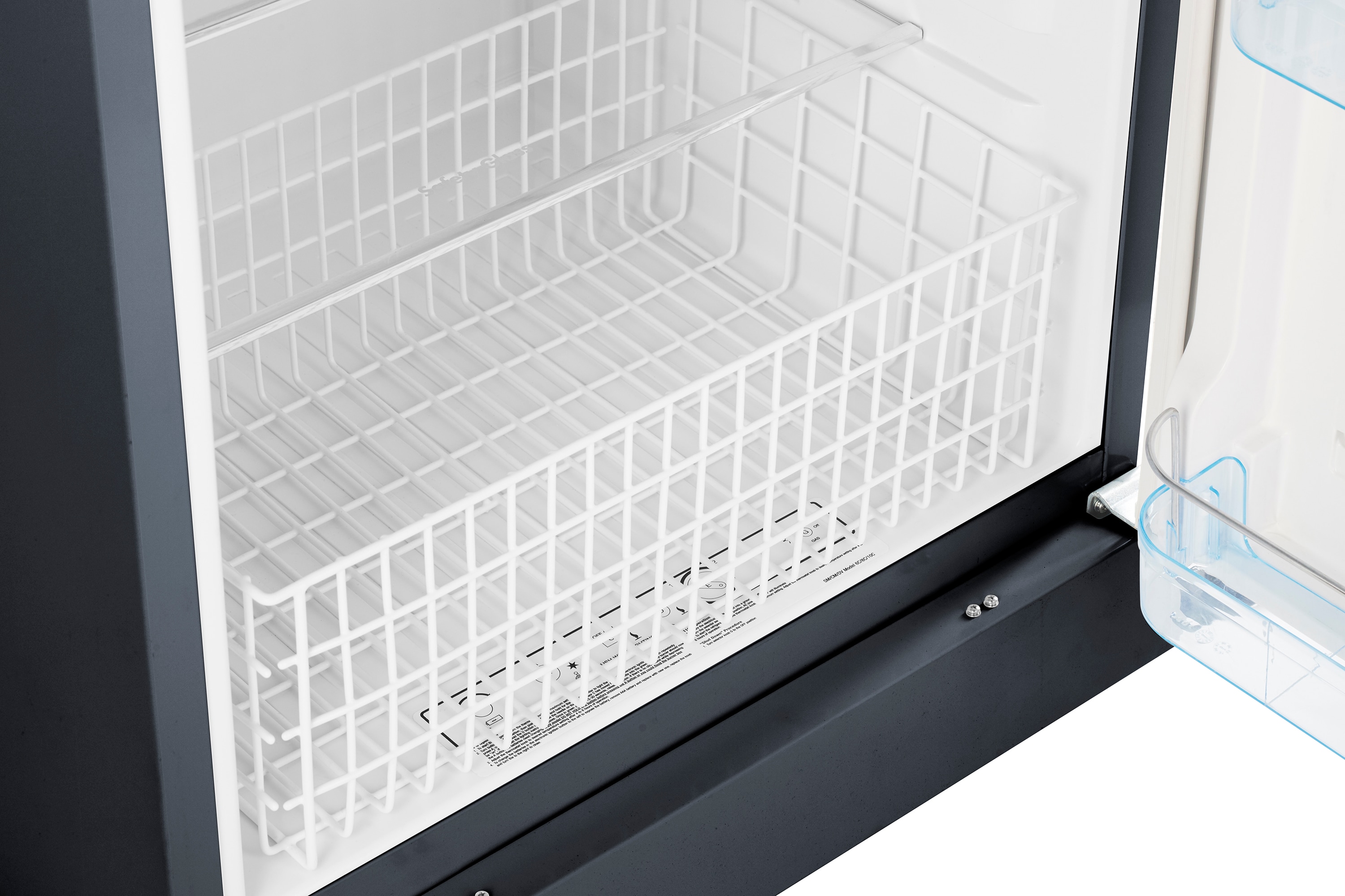 Refrigerador top con congelador único de 14 pies cúbicos sin conexión a la red eléctrica (Negro)