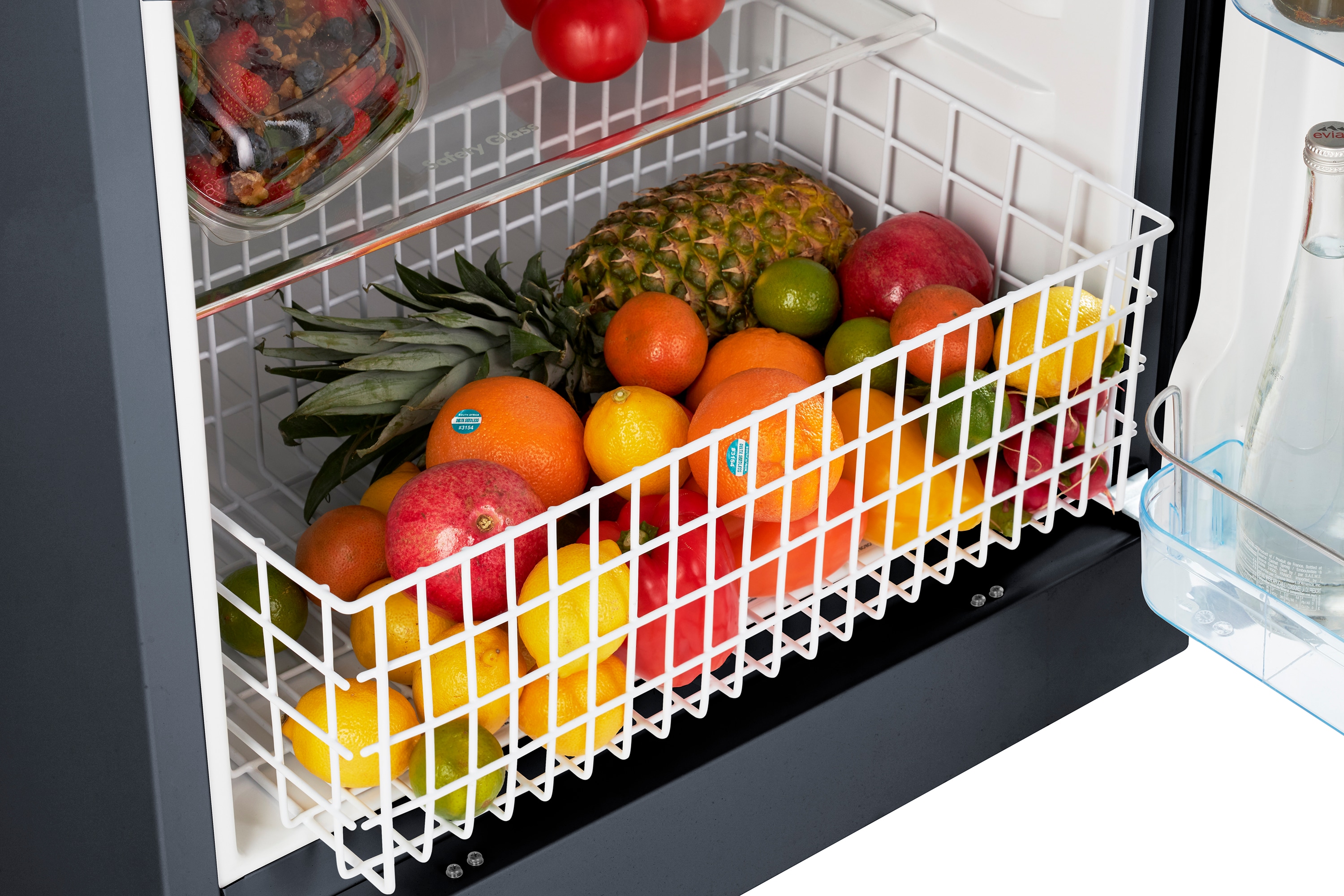 Refrigerador top con congelador único de 14 pies cúbicos sin conexión a la red eléctrica (Negro)