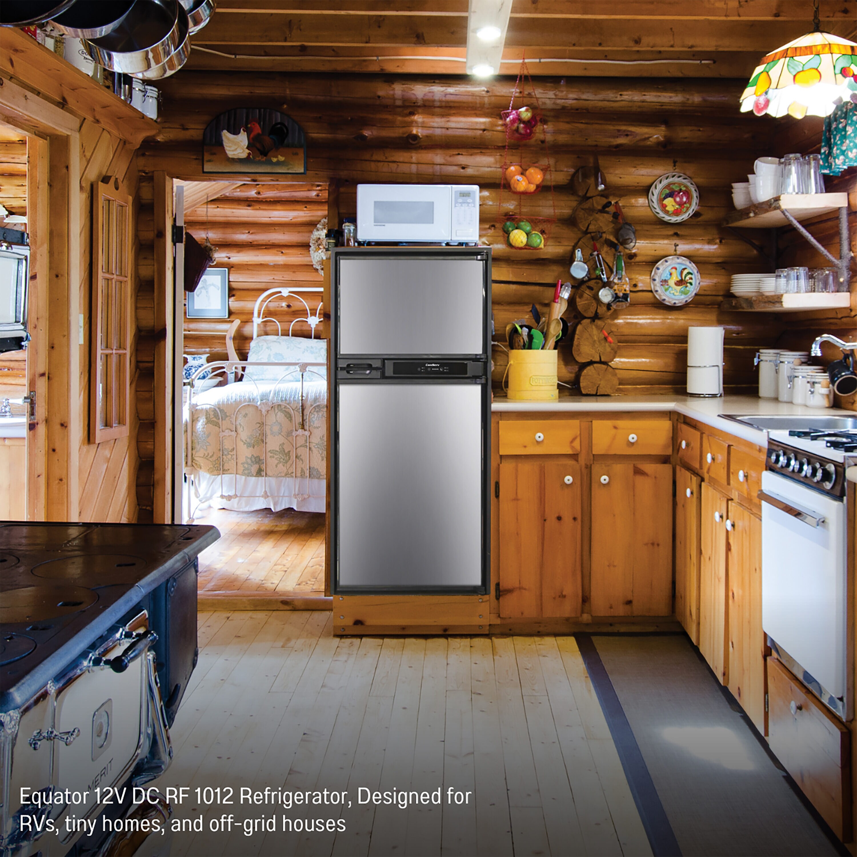 Refrigerador empotrado de acero inoxidable de 10 pies cúbicos de profundidad de mostrador con congelador superior Equator Advanced Appliances RF 1012 DC S