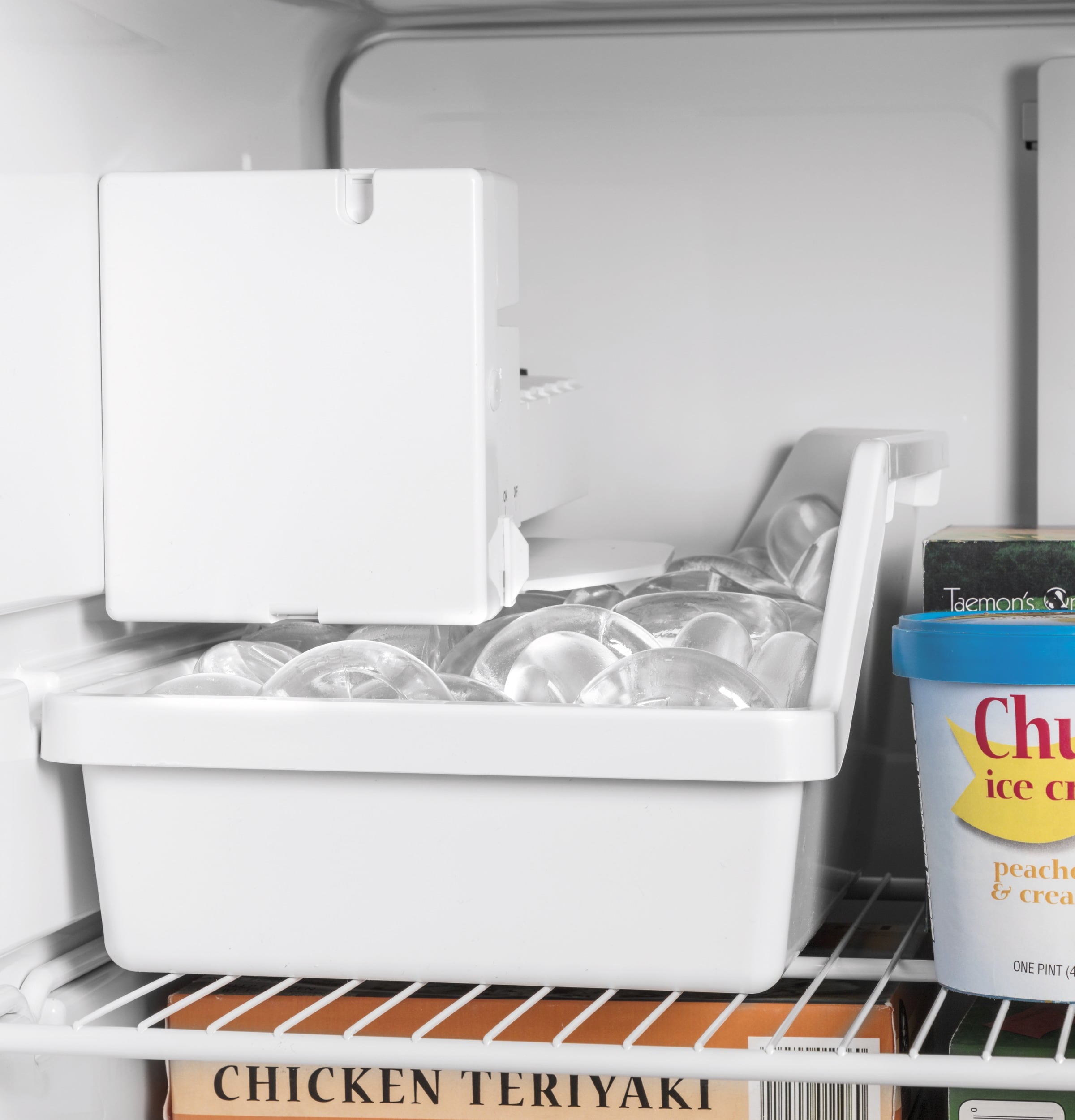 Refrigerador con congelador superior de 17.5 pies cúbicos con fabricador de hielo (acero inoxidable) Certificado ENERGY STAR