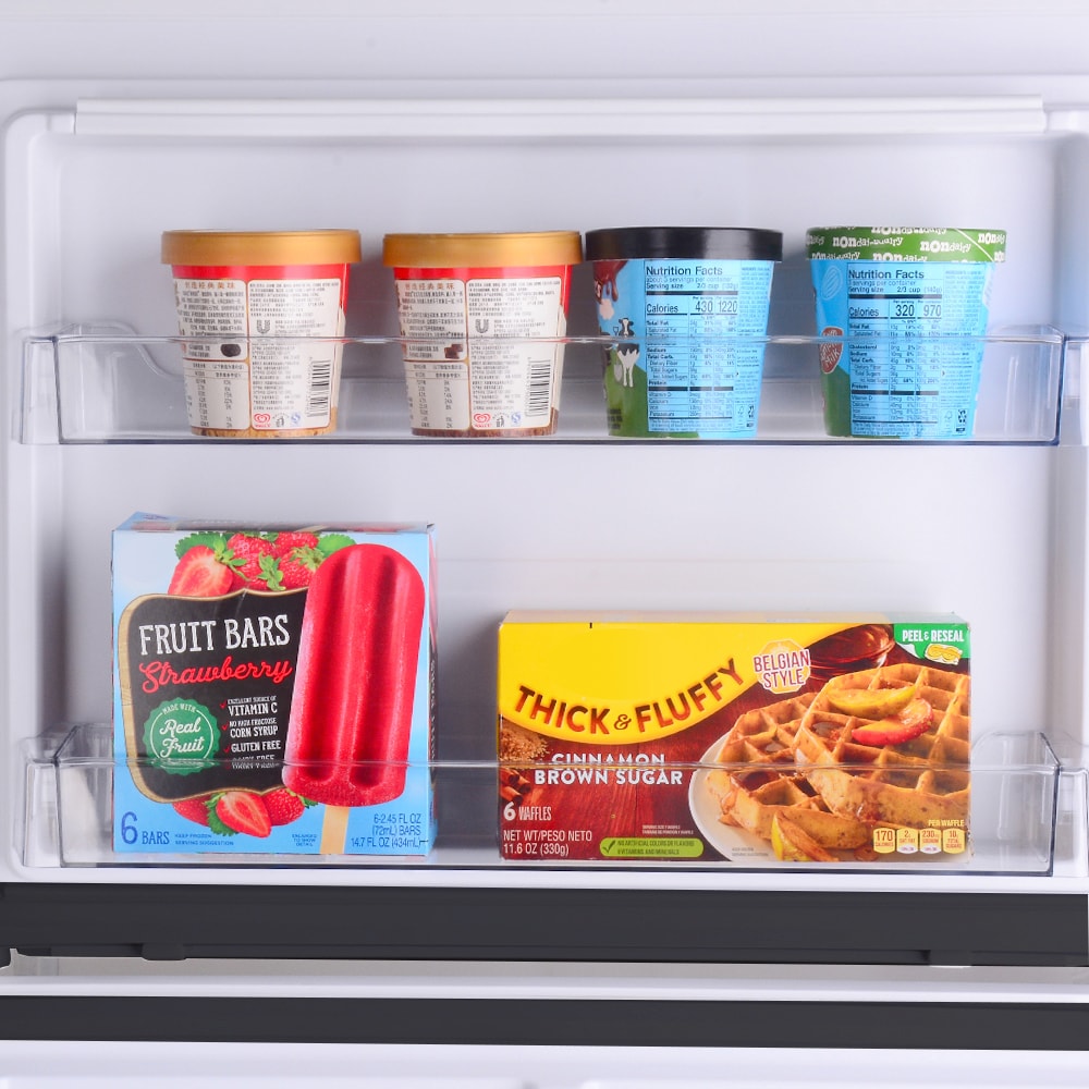 Refrigerador con congelador superior de 18.1 pies cúbicos y fabricador de hielo (Negro) Certificado ENERGY STAR 4672319 de Kenmore