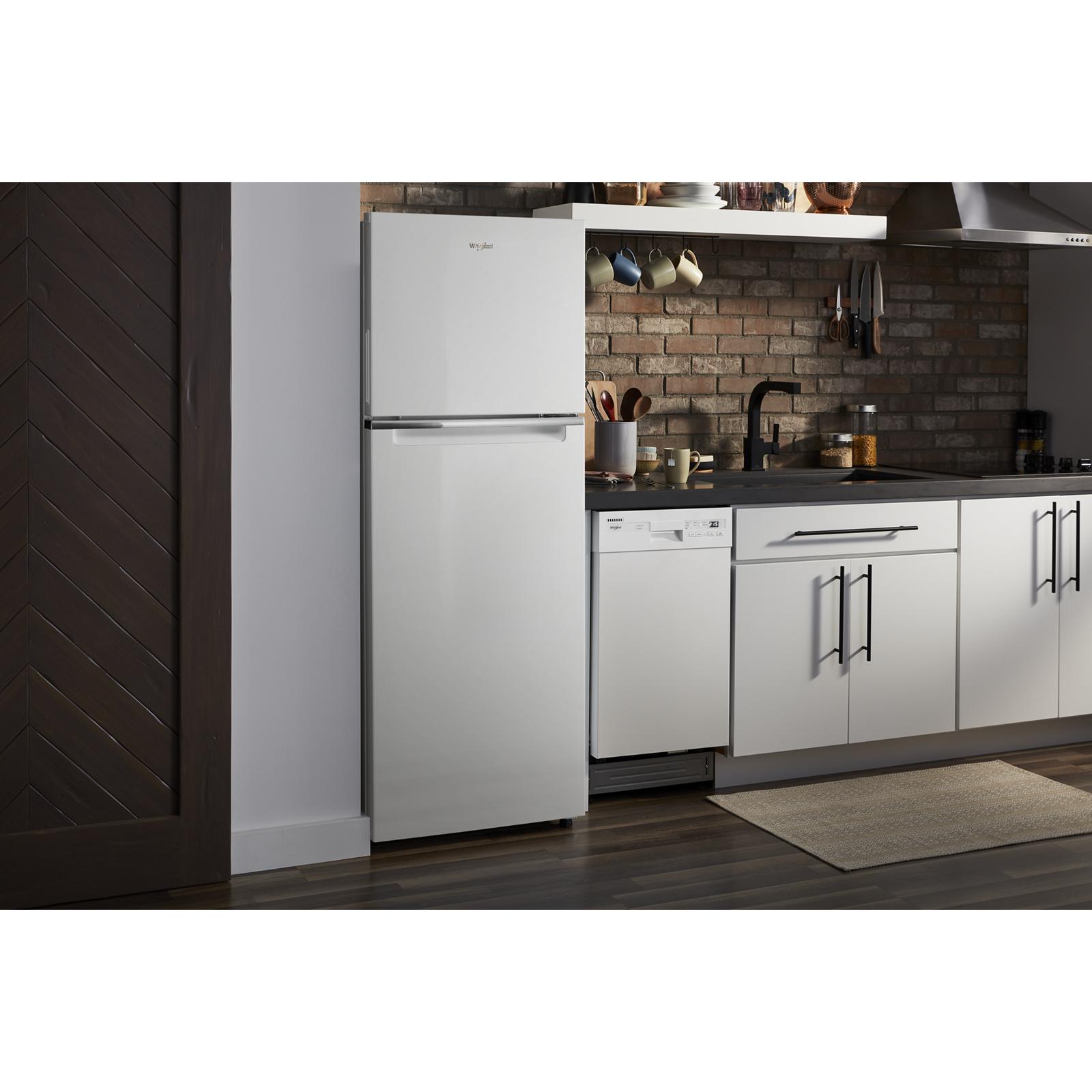 Refrigerador Whirlpool de 12.9 pies cúbicos con congelador superior de profundidad de mostrador integrado (blanco) WRT313CZLW