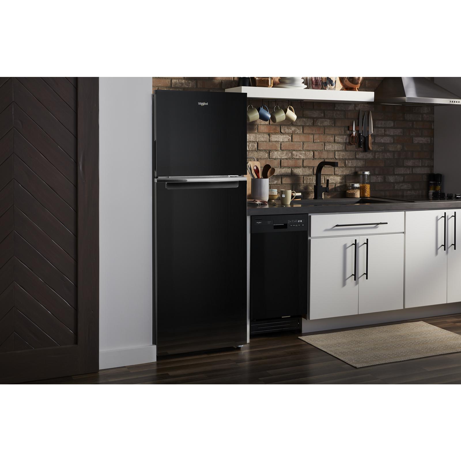 Refrigerador empotrado Whirlpool de 12.9 pies cúbicos, estilo tope, con congelador superior (negro) construido a la medida.