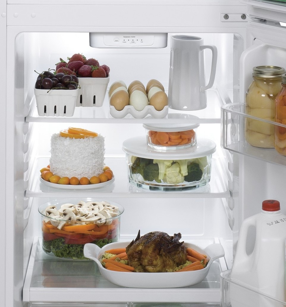 Refrigerador GE de 11.6 pies cúbicos con congelador en la parte superior y profundidad de mostrador (blanco) Certificado ENERGY STAR