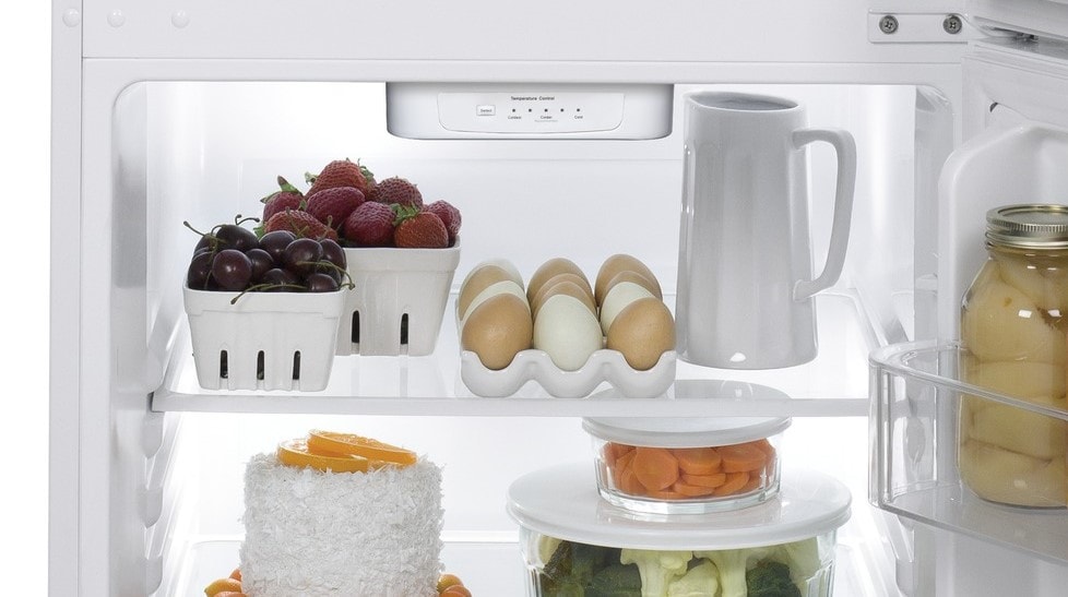 Refrigerador GE de 11.6 pies cúbicos con congelador en la parte superior y profundidad de mostrador (blanco) Certificado ENERGY STAR