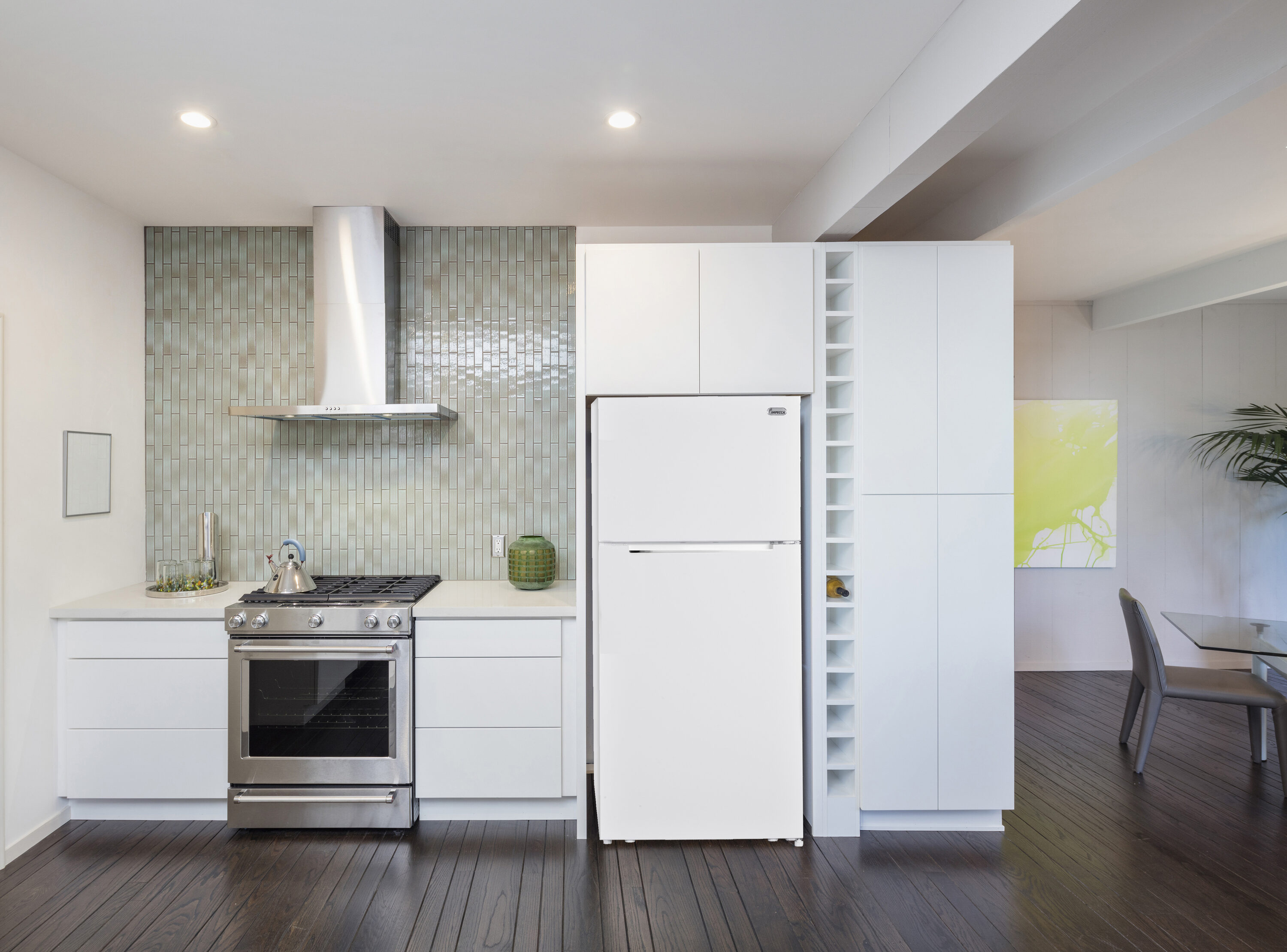 Refrigerador de 17 pies cúbicos con congelador superior incorporado de profundidad de mostrador (Blanco)