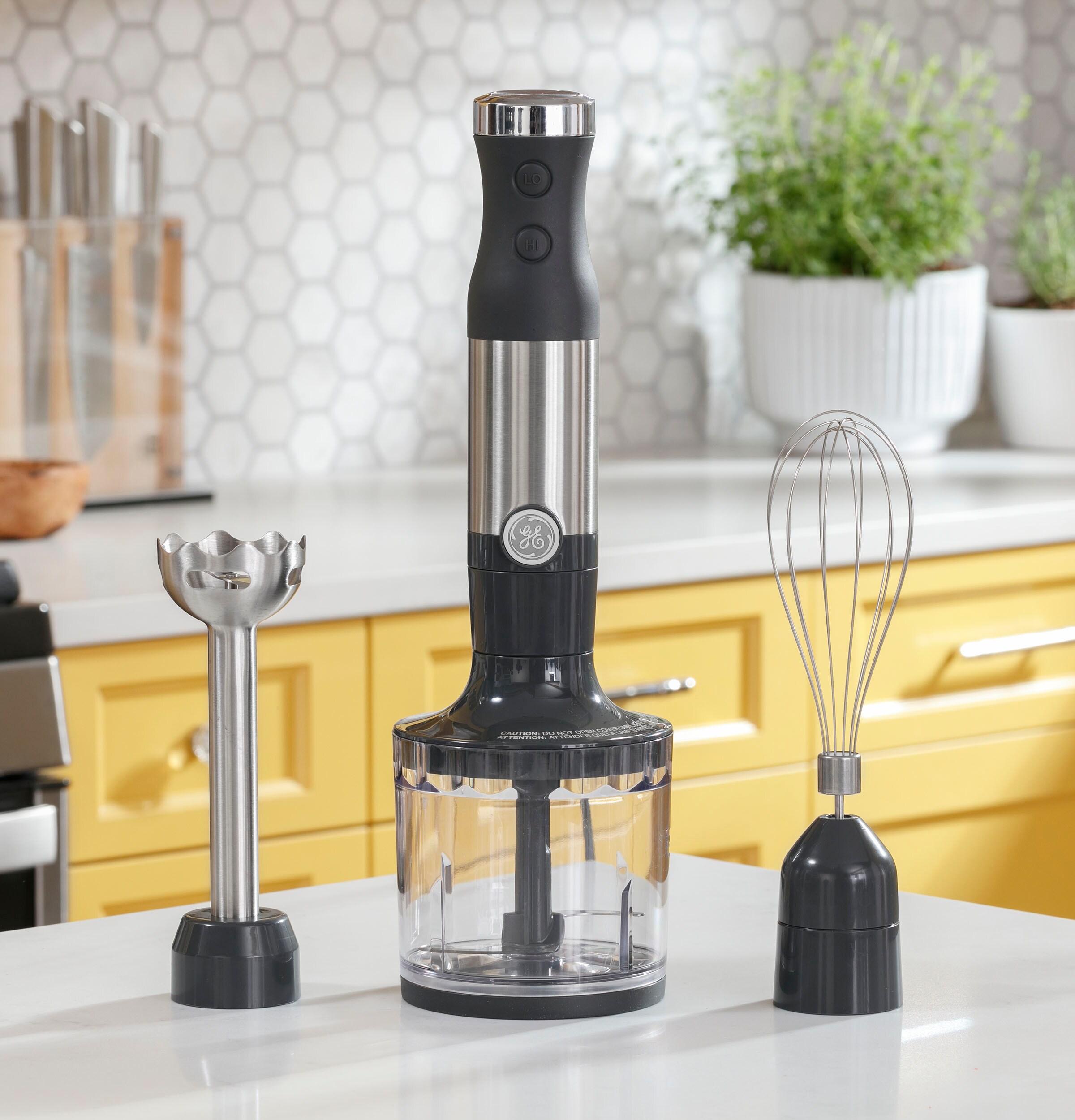 Licuadora de inmersión GE de 2 velocidades y 500 watts con vaso adicional (acero inoxidable)