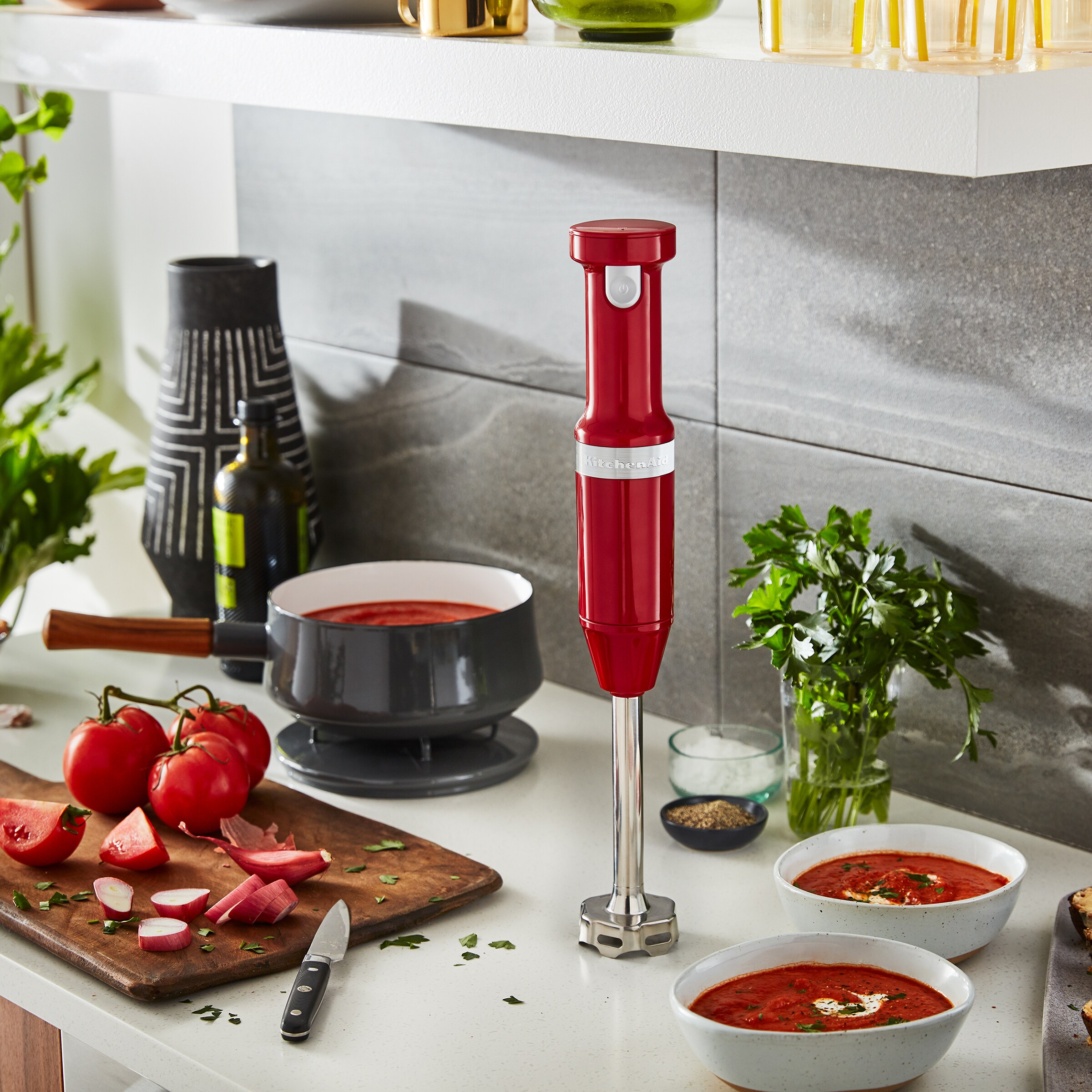 Licuadora de inmersión con control de pulso de 60 vatios y 5 velocidades de KitchenAid con tarro de accesorios (rojo imperial) KHBBV53ER