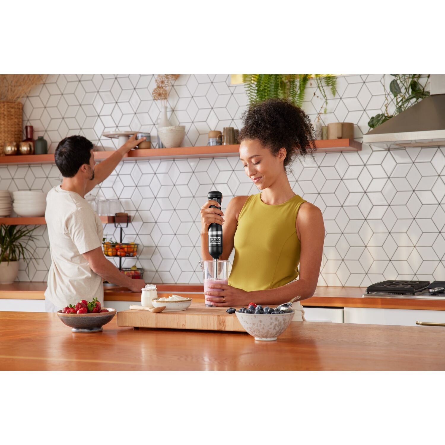 Licuadora de inmersión BLACK+DECKER de 5 velocidades y 220 watts con tarro accesorio (negro)