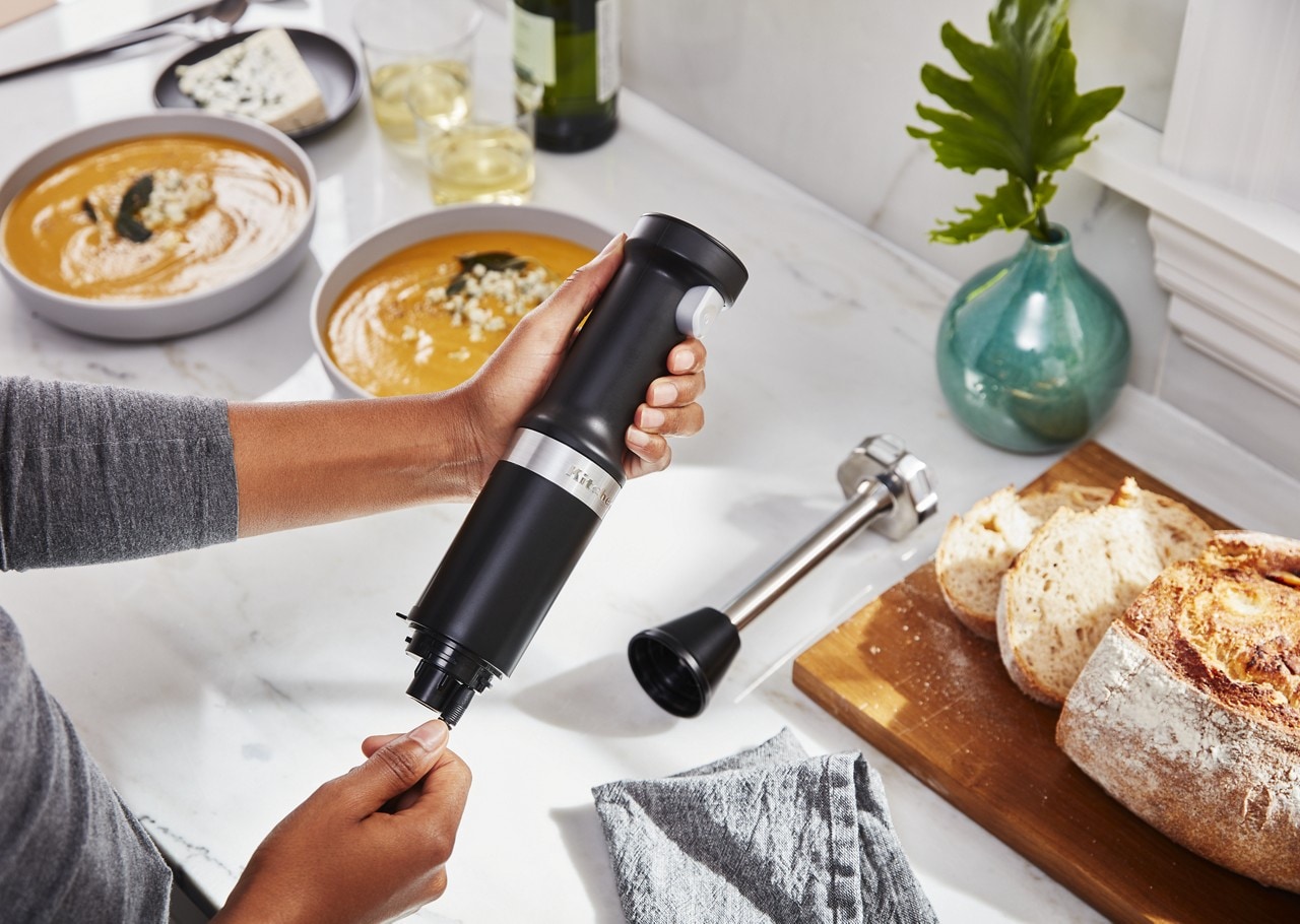 Licuadora personal de 32 onzas y 5 velocidades (negro mate) de KitchenAid