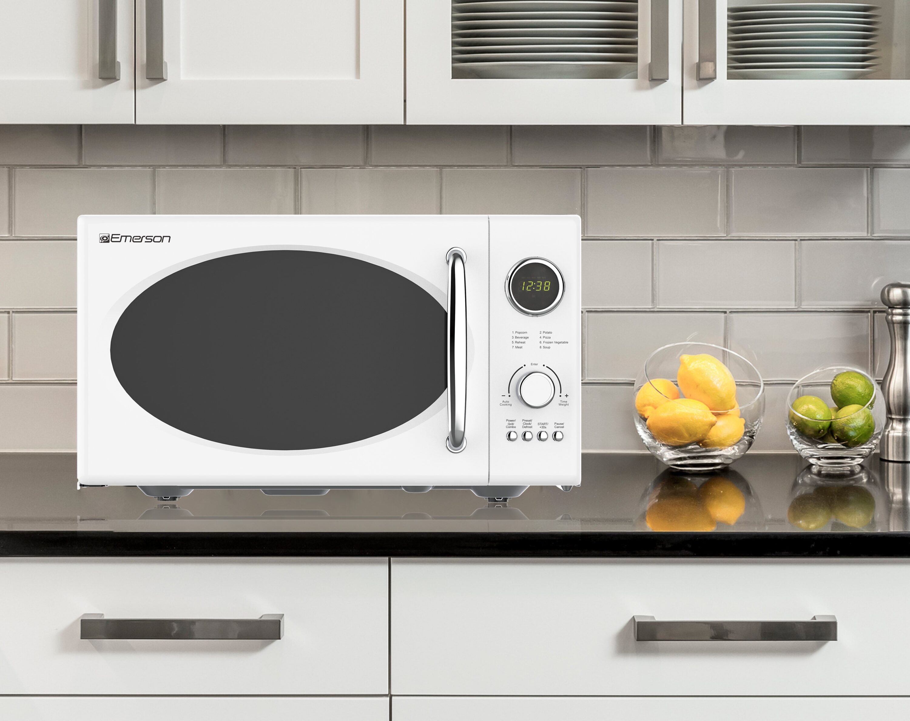Radio Emerson 0.9 pies cúbicos Pequeño (Menos de 1.5 pies cúbicos) 800 Watts de Potencia Blanco para Encimera
