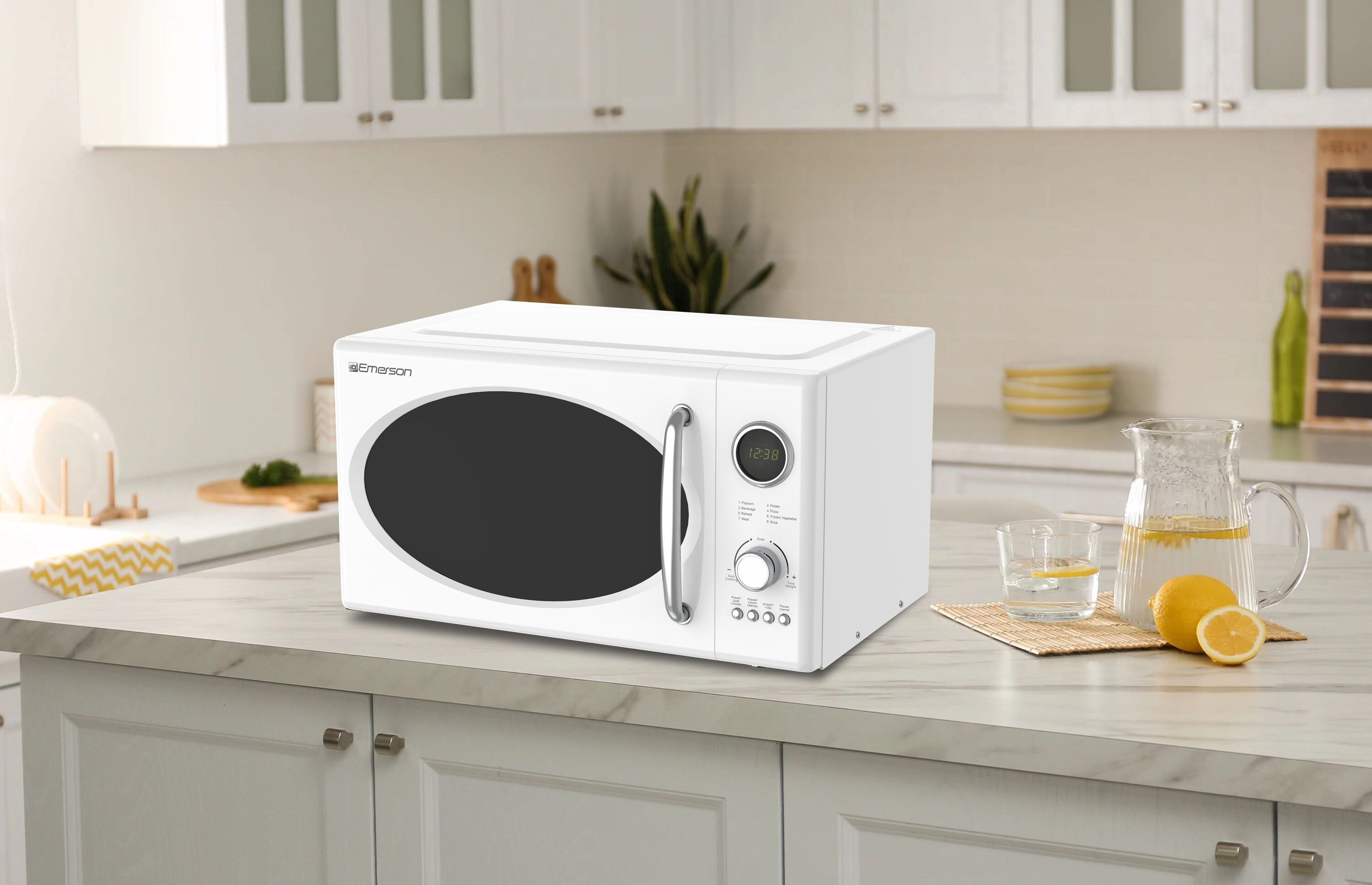 Radio Emerson 0.9 pies cúbicos Pequeño (Menos de 1.5 pies cúbicos) 800 Watts de Potencia Blanco para Encimera