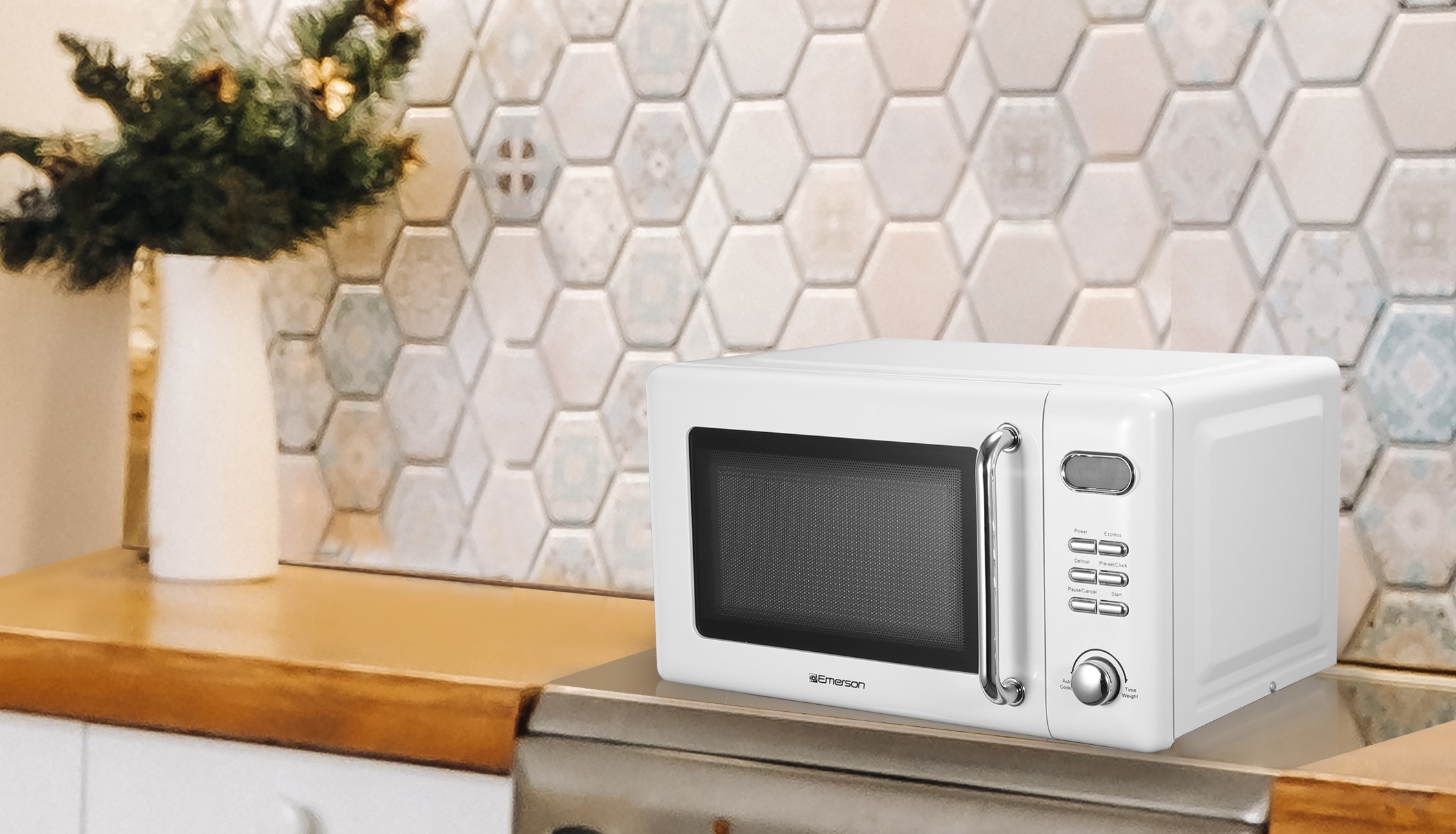 Horno de Microondas de Mostrador Blanco Pequeño de 0.7 pies cúbicos (Menos de 1.5 pies cúbicos) y 700 watts de Emerson Radio