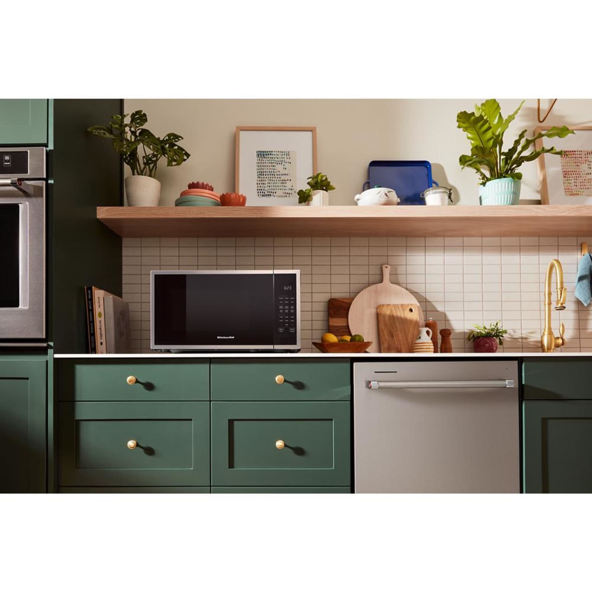 Microondas de encimera KitchenAid de 1.6 pies cúbicos (más grande que 1.5 pies cúbicos) con controles de cocción con sensor de 1700 watts (acero inoxidable) KMCS122RSS