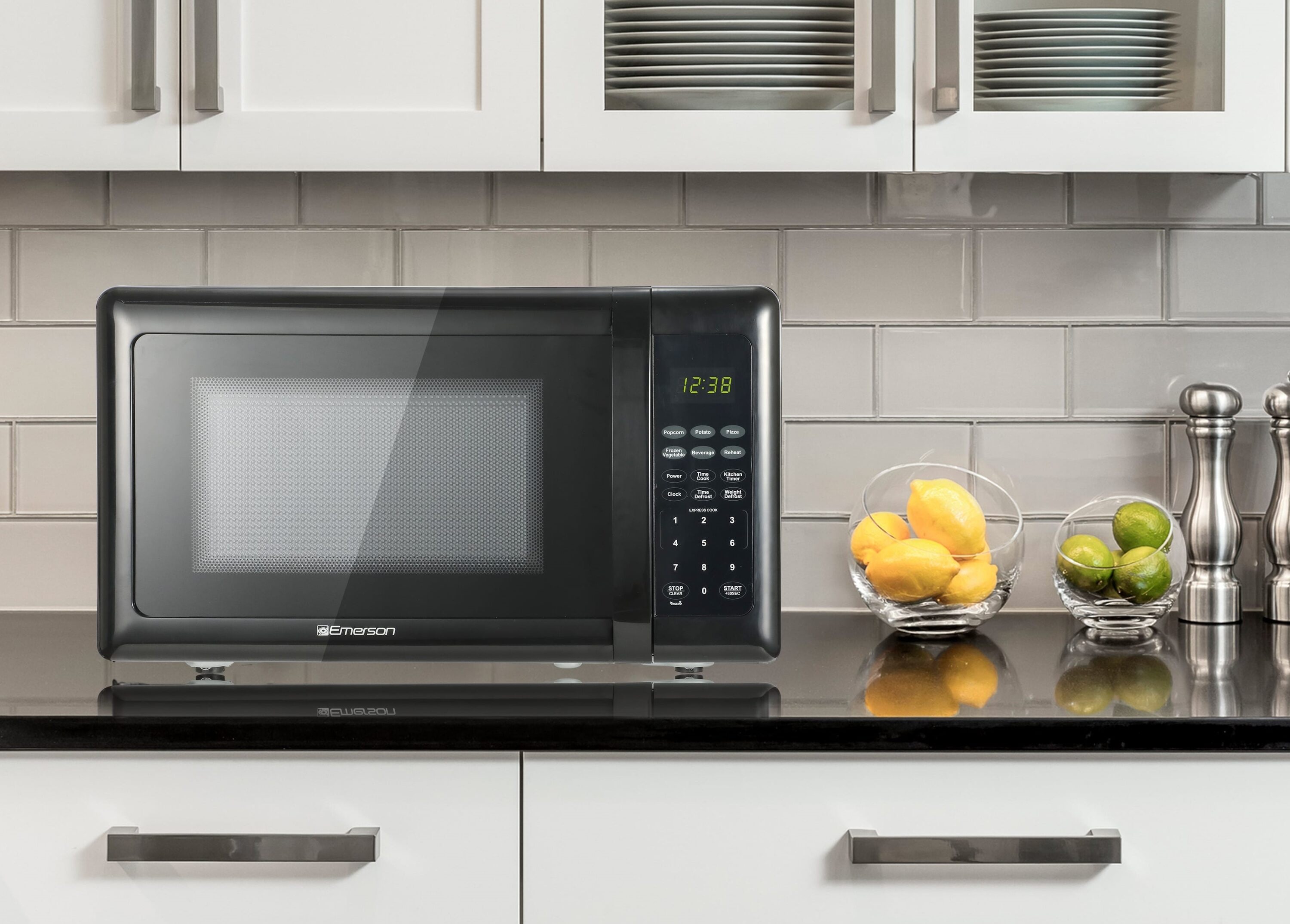 Horno de microondas de mostrador de 700 vatios, negro, de 0.7 pies cúbicos (menos de 1.5 pies cúbicos) de Emerson Radio