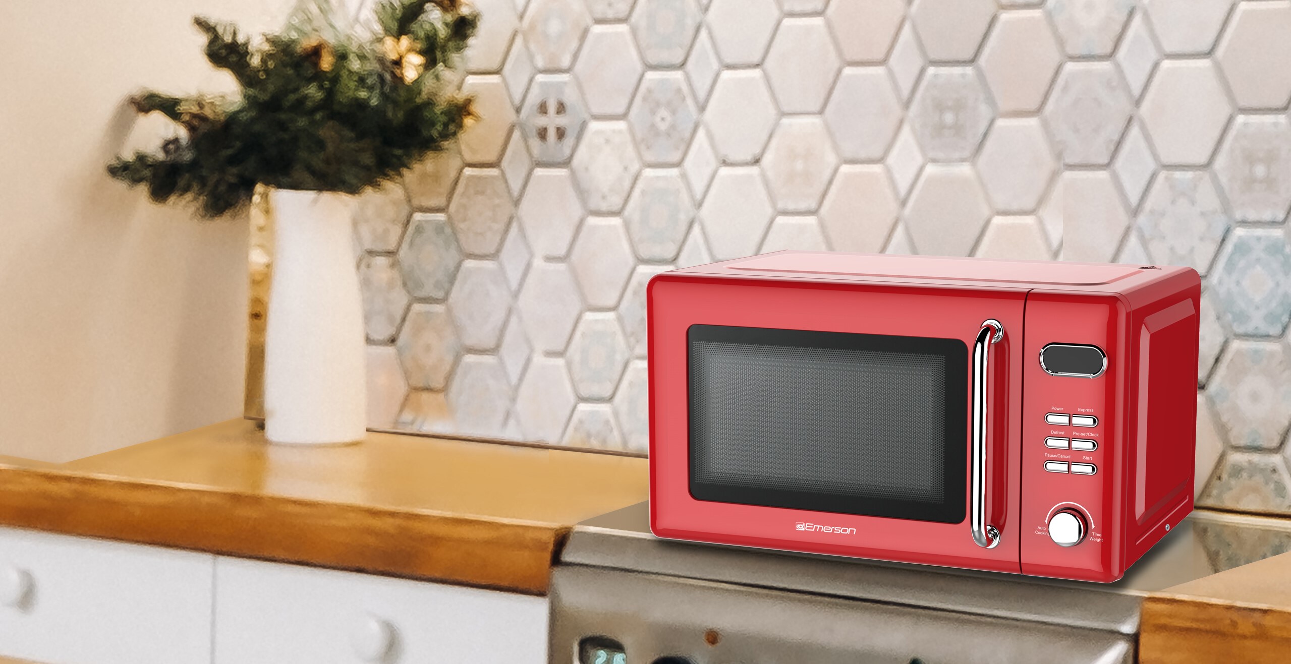 Horno de microondas de encimera Emerson 0.7 pies cúbicos (menos de 1.5 pies cúbicos) 700 watts (Rojo) MWR7020RD