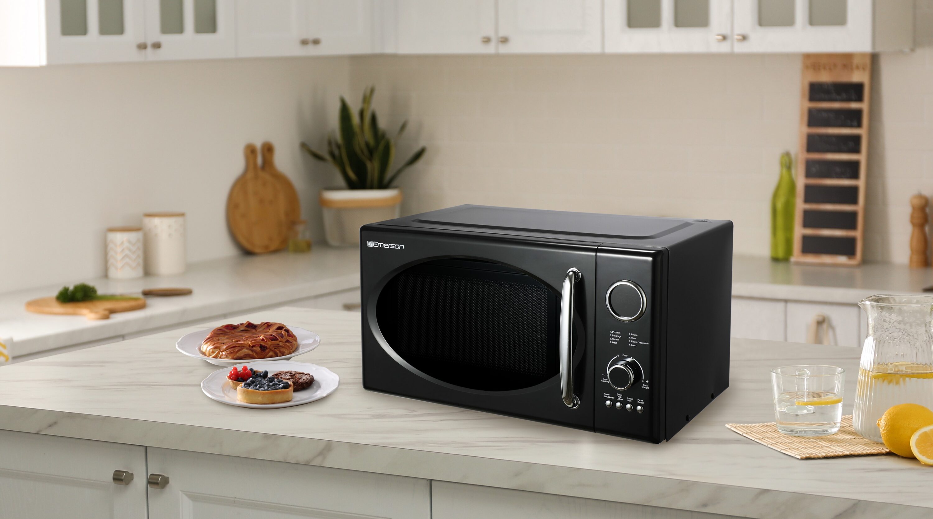 Microondas de mostrador Emerson 0.9 pies cúbicos (menos de 1.5 pies cúbicos) de 800 vatios (Negro) MWRG0901BK