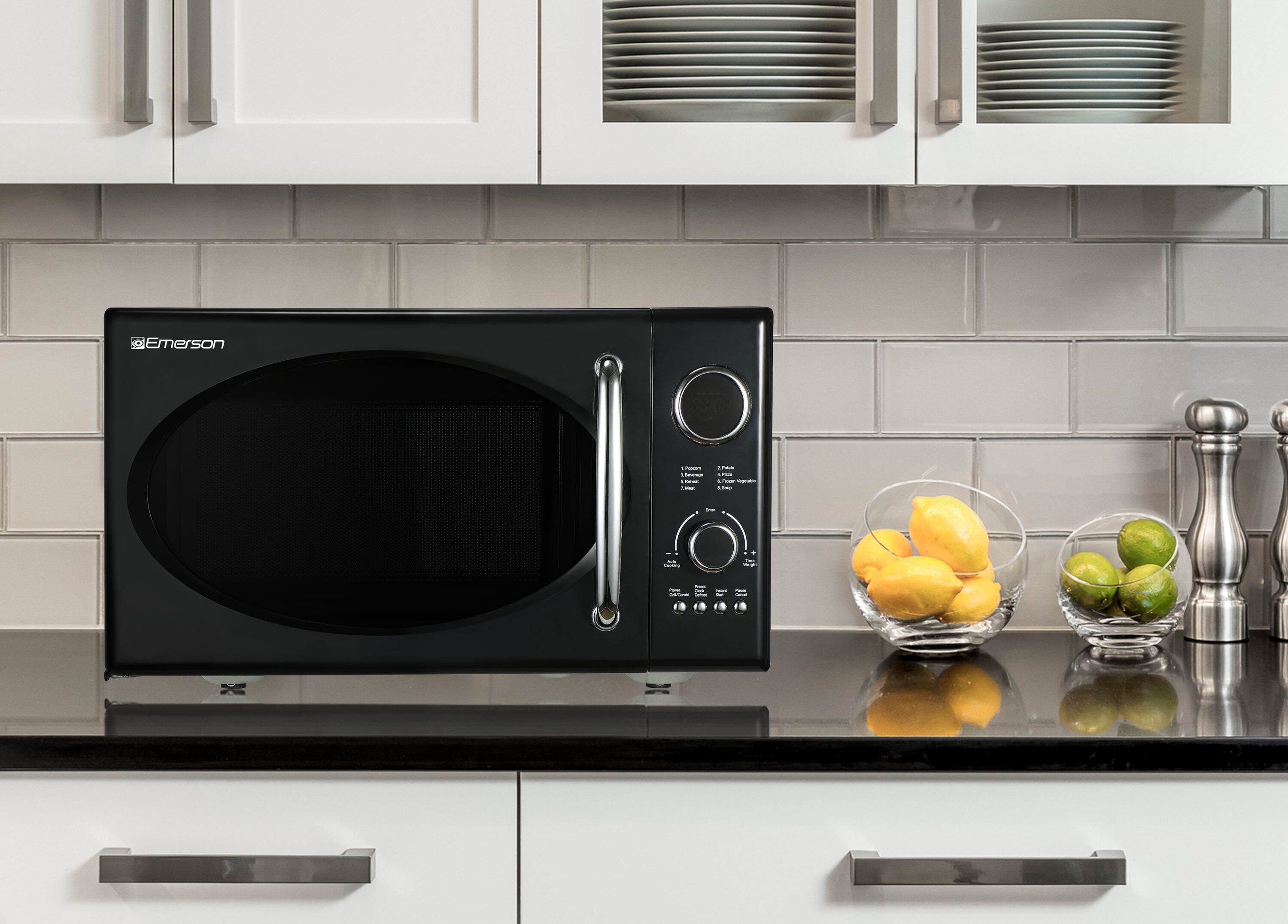 Microondas de mostrador Emerson 0.9 pies cúbicos (menos de 1.5 pies cúbicos) de 800 vatios (Negro) MWRG0901BK