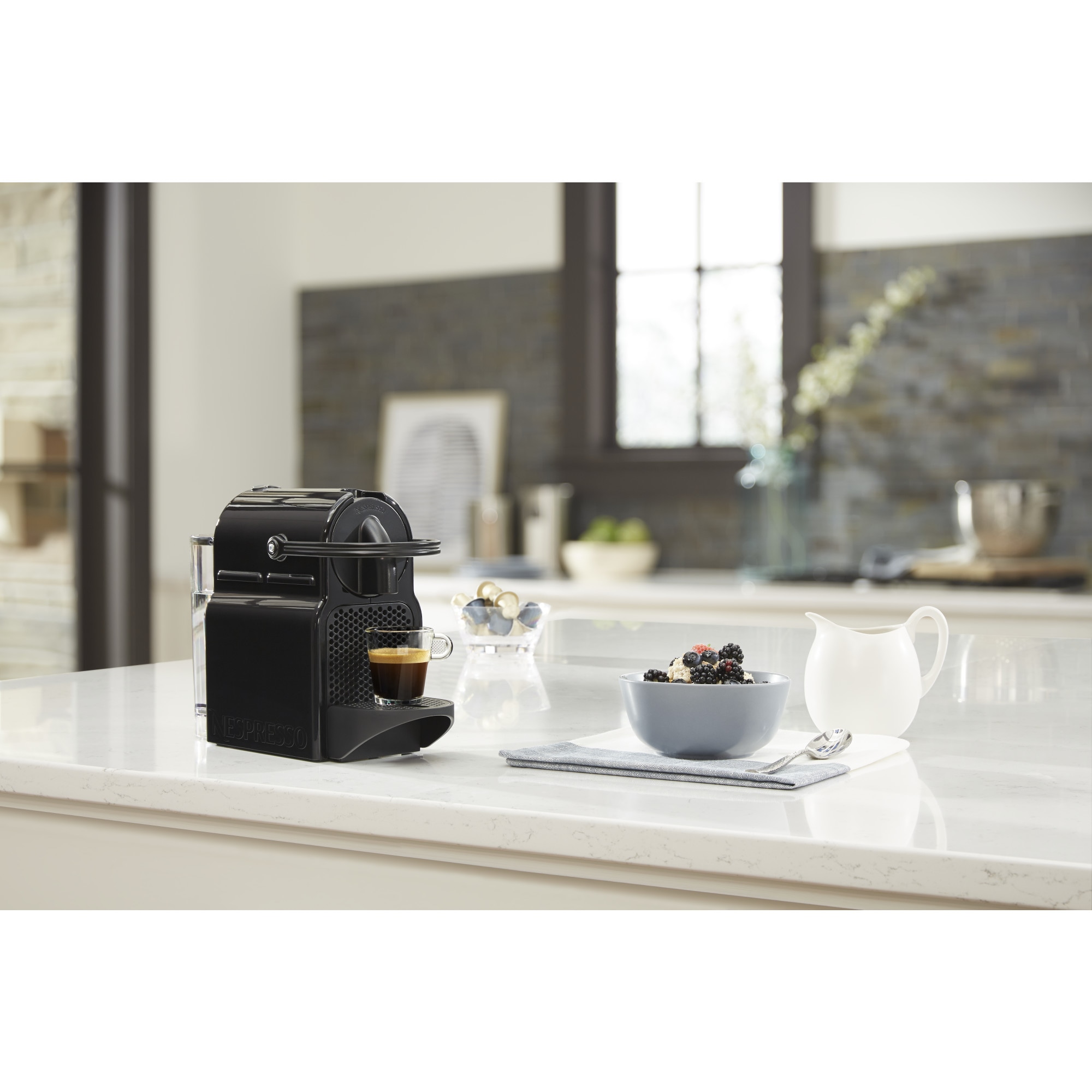 Cafetera Nespresso Inissia con Aeroccino y Bandeja para Goteo (Negro)
