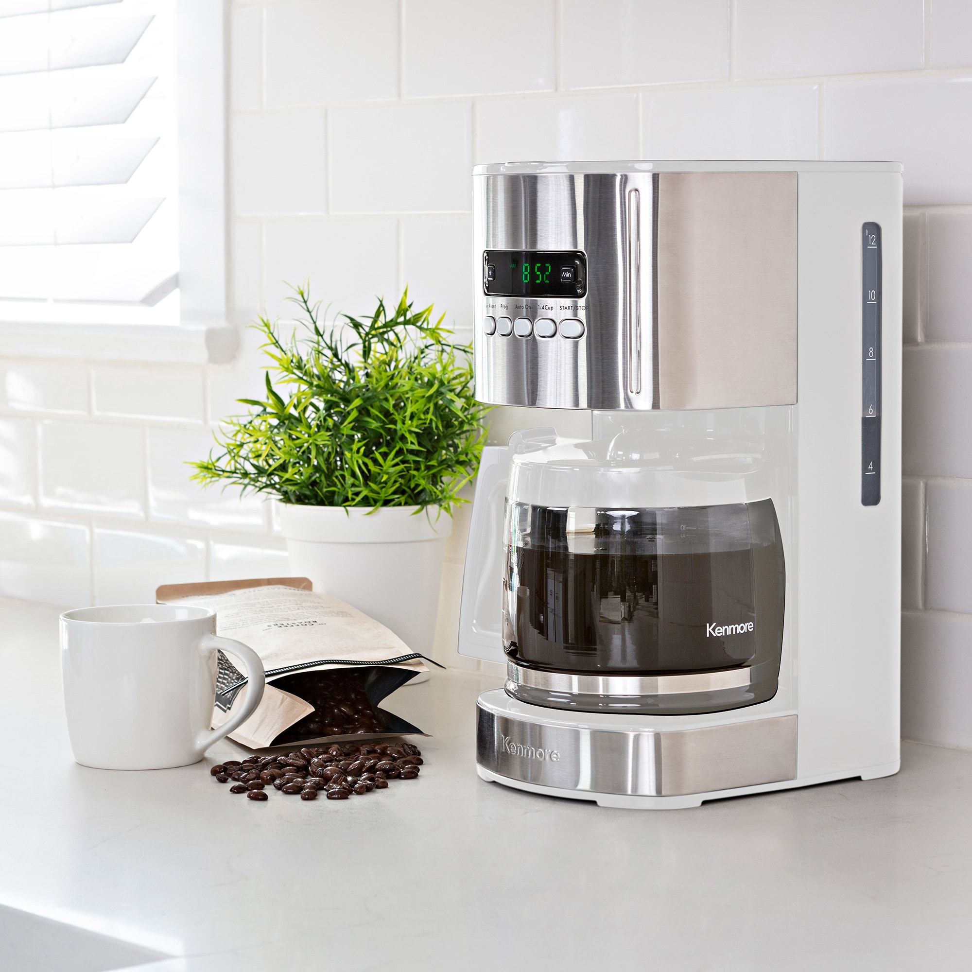 Cafetera automática programable de goteo residencial de 12 tazas con apagado automático (acero inoxidable y blanco) KKCM12W
