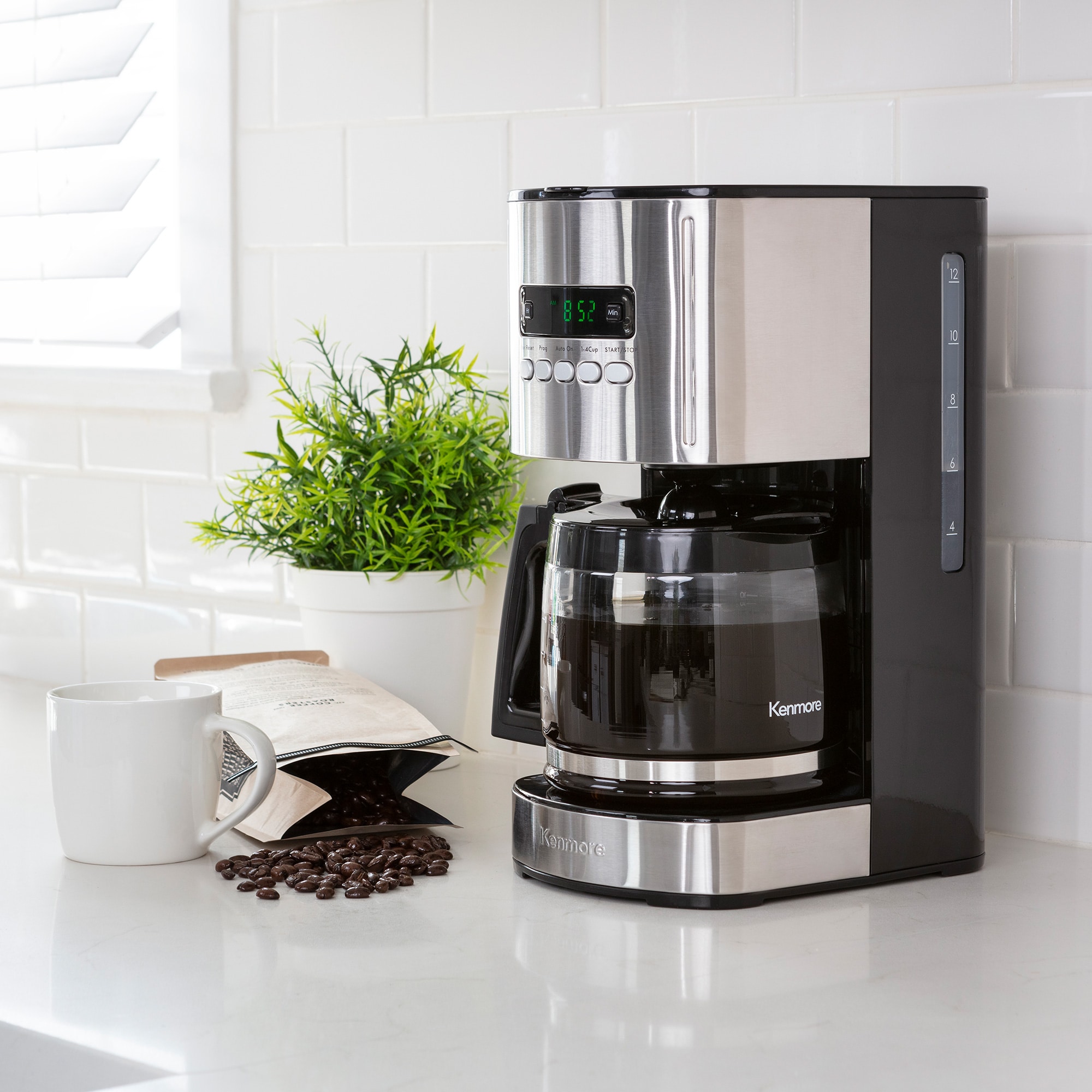 Cafetera eléctrica residencial programable de goteo de 12 tazas con apagado automático (acero inoxidable y negro) KKCM12B