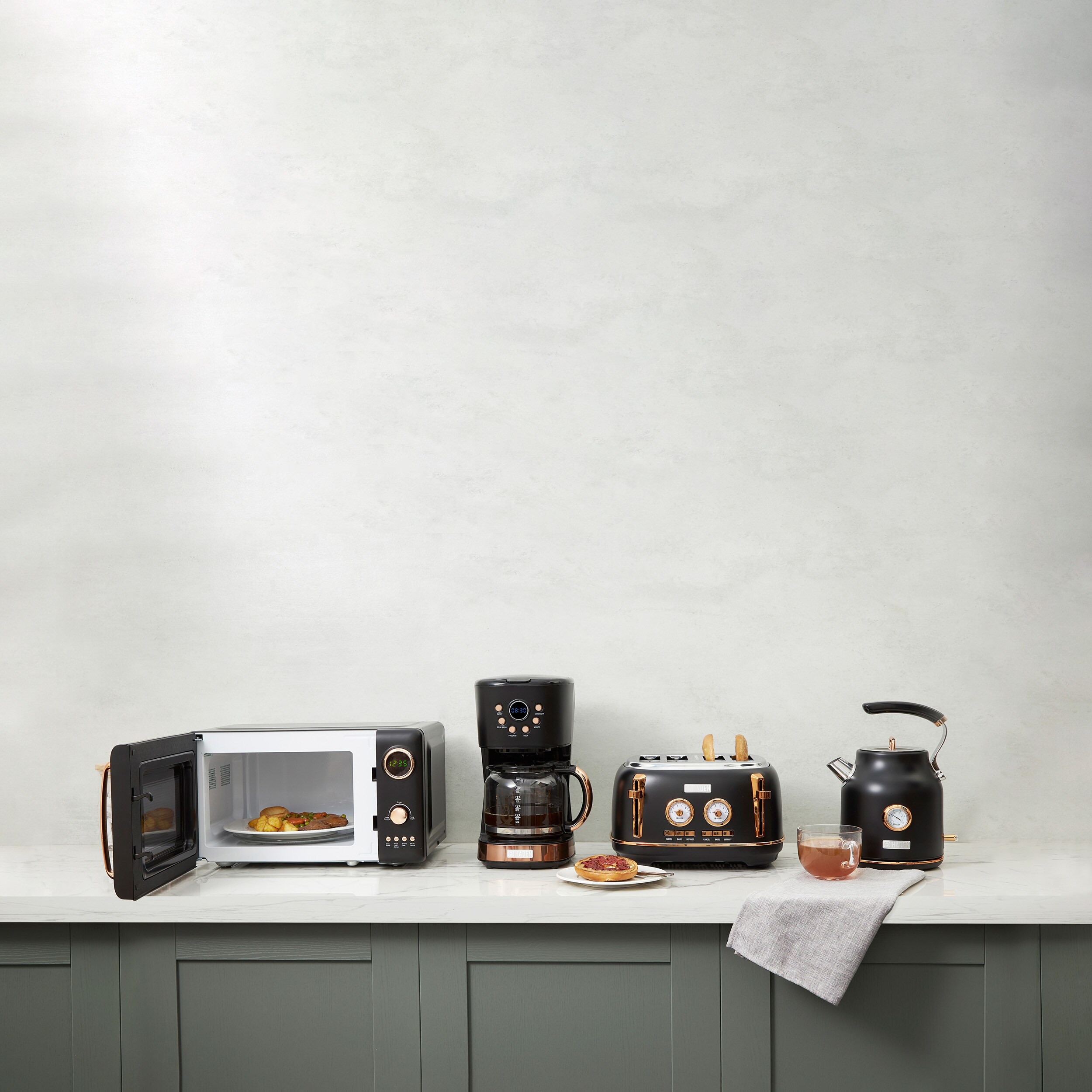 Cafetera de goteo residencial programable de 12 tazas con apagado automático (negro/cobre)