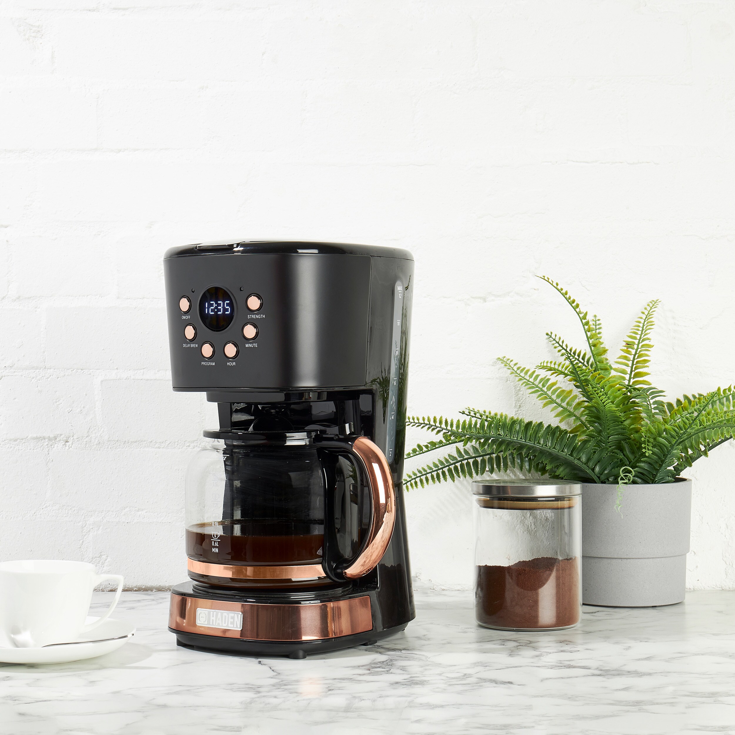 Cafetera de goteo residencial programable de 12 tazas con apagado automático (negro/cobre)