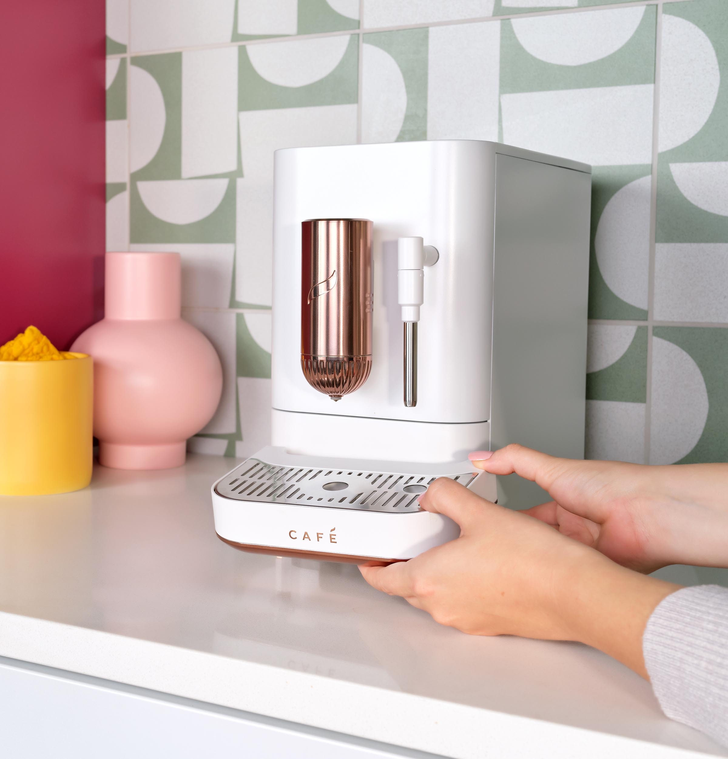 Cafetera Express de Acero Inoxidable Programable con Wi-Fi y Bandeja de Goteo (Blanco Mate)