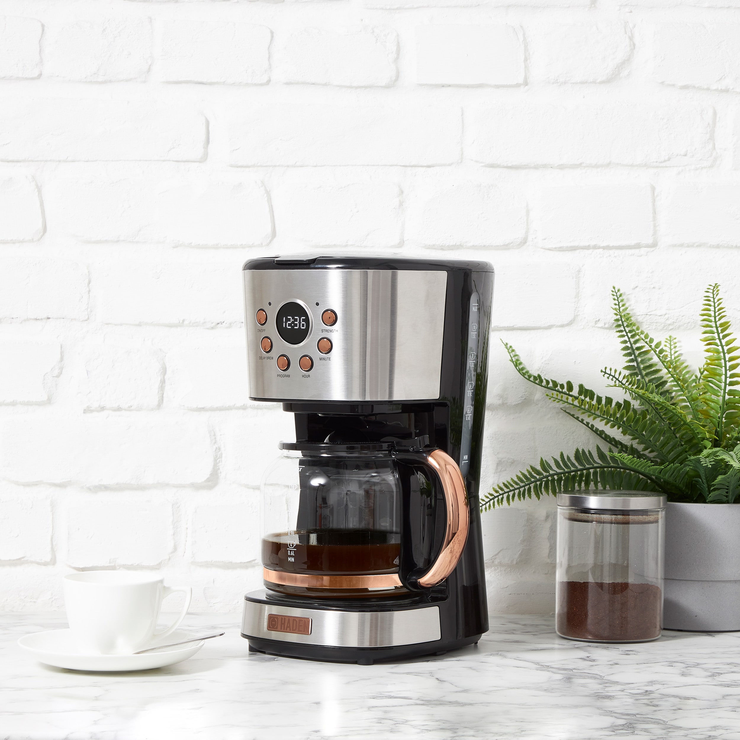 Cafetera de goteo programable para el hogar de 12 tazas marca Haden con apagado automático (acero inoxidable / cobre) 75106