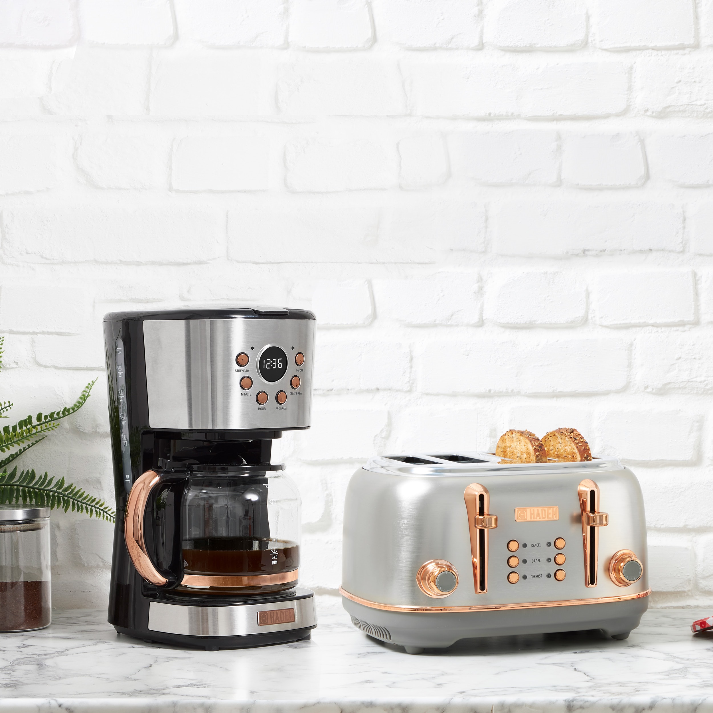 Cafetera de goteo programable para el hogar de 12 tazas marca Haden con apagado automático (acero inoxidable / cobre) 75106