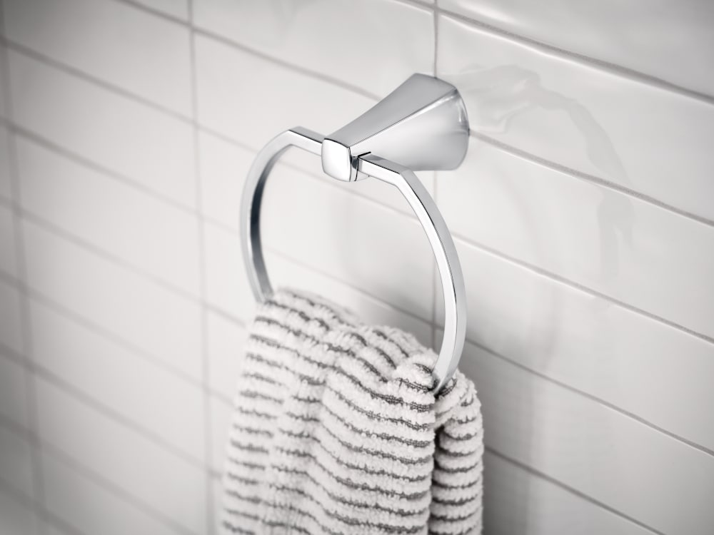Juego de accesorios para baño decorativo en cromo de 3 piezas Moen Lindor - Barra de toalla, porta papel higiénico, y argolla para toalla incluidos MY8793CH