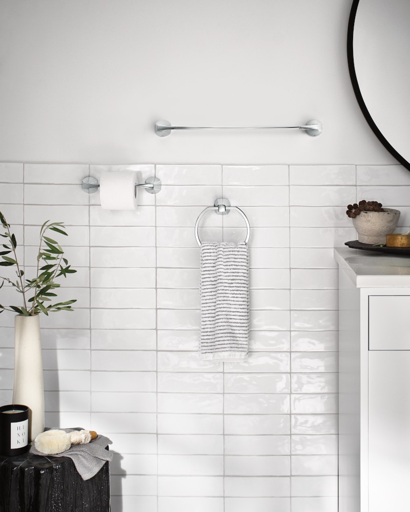 Juego de accesorios para baño decorativo en cromo de 3 piezas Moen Lindor - Barra de toalla, porta papel higiénico, y argolla para toalla incluidos MY8793CH
