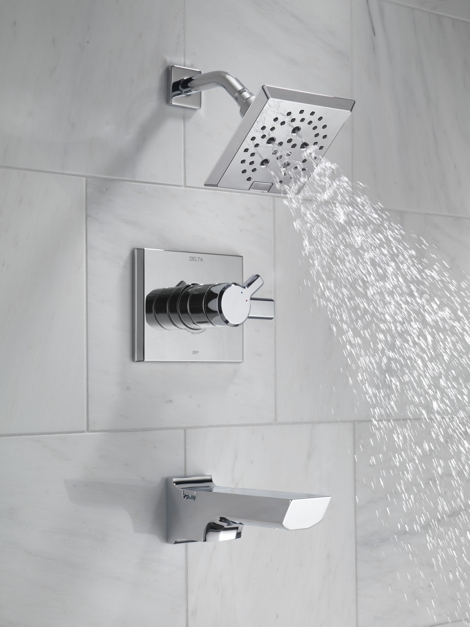Grifo de bañera y ducha cuadrado de 5.75 pulgadas con dos manijas y funciones múltiples en cromo brillante Lumicoat de Delta Pivotal