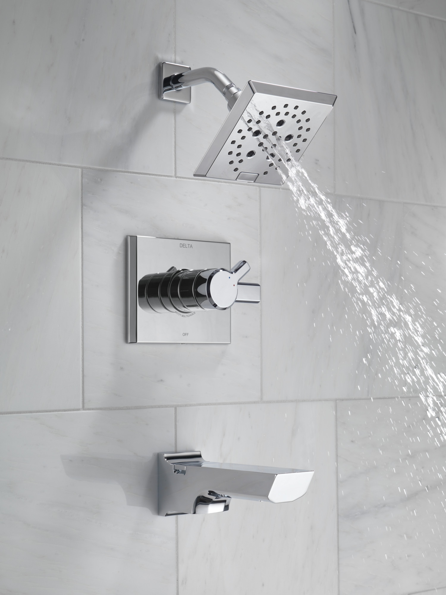 Grifo de bañera y ducha cuadrado de 5.75 pulgadas con dos manijas y funciones múltiples en cromo brillante Lumicoat de Delta Pivotal