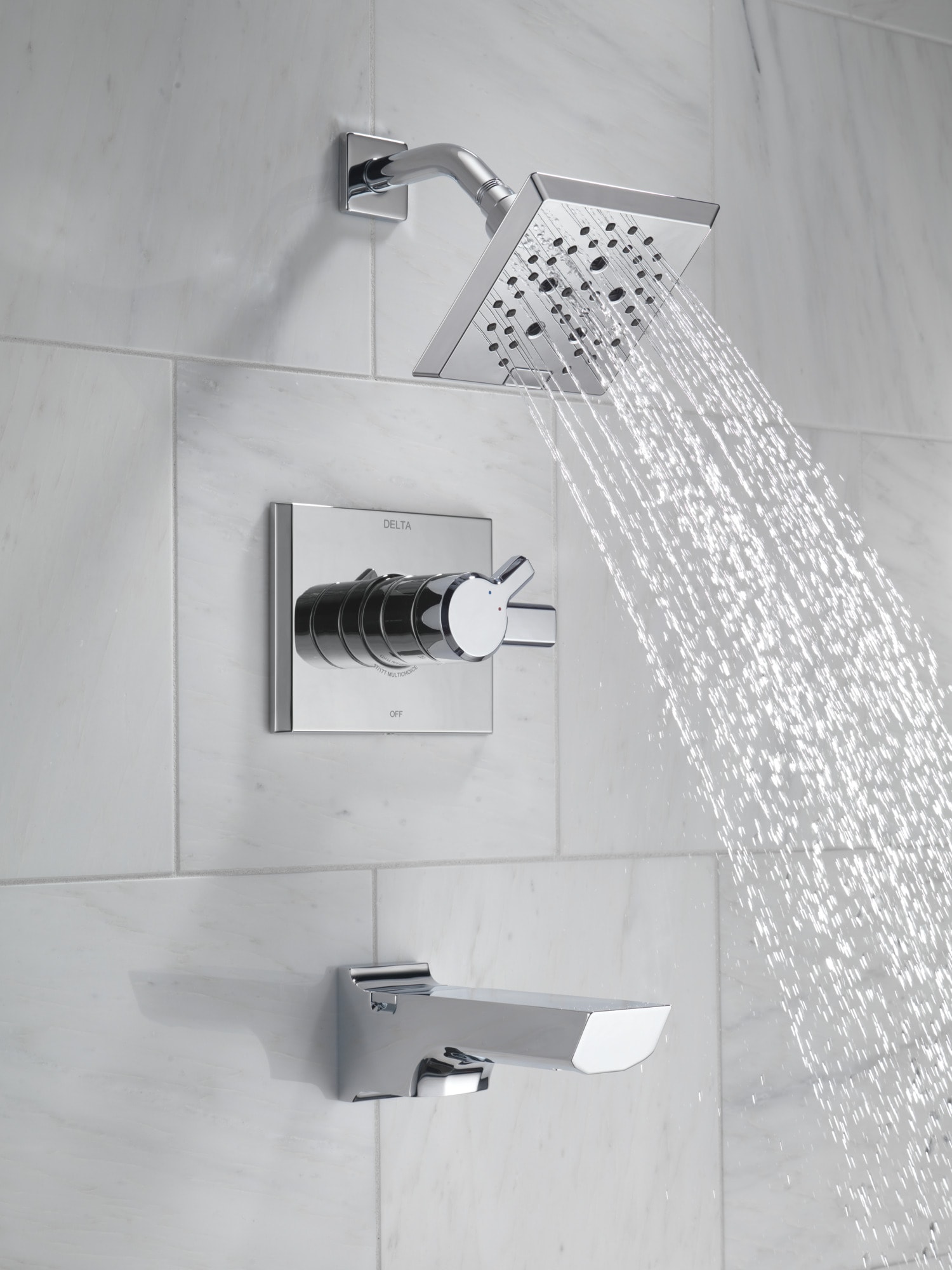 Grifo de bañera y ducha cuadrado de 5.75 pulgadas con dos manijas y funciones múltiples en cromo brillante Lumicoat de Delta Pivotal