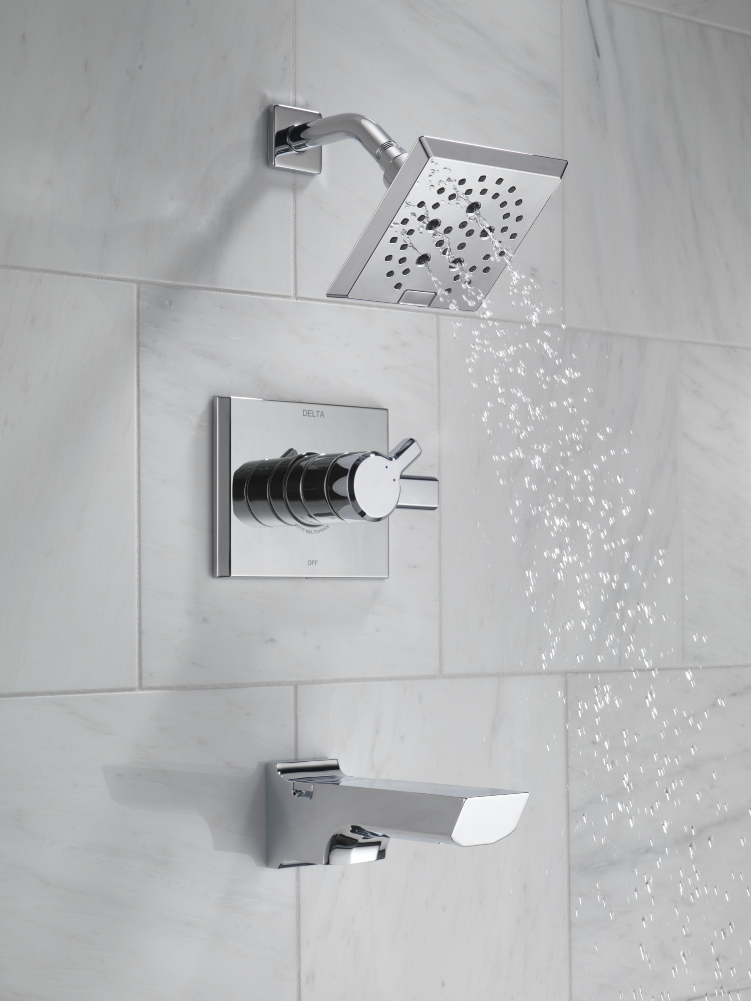 Grifo de bañera y ducha cuadrado de 5.75 pulgadas con dos manijas y funciones múltiples en cromo brillante Lumicoat de Delta Pivotal
