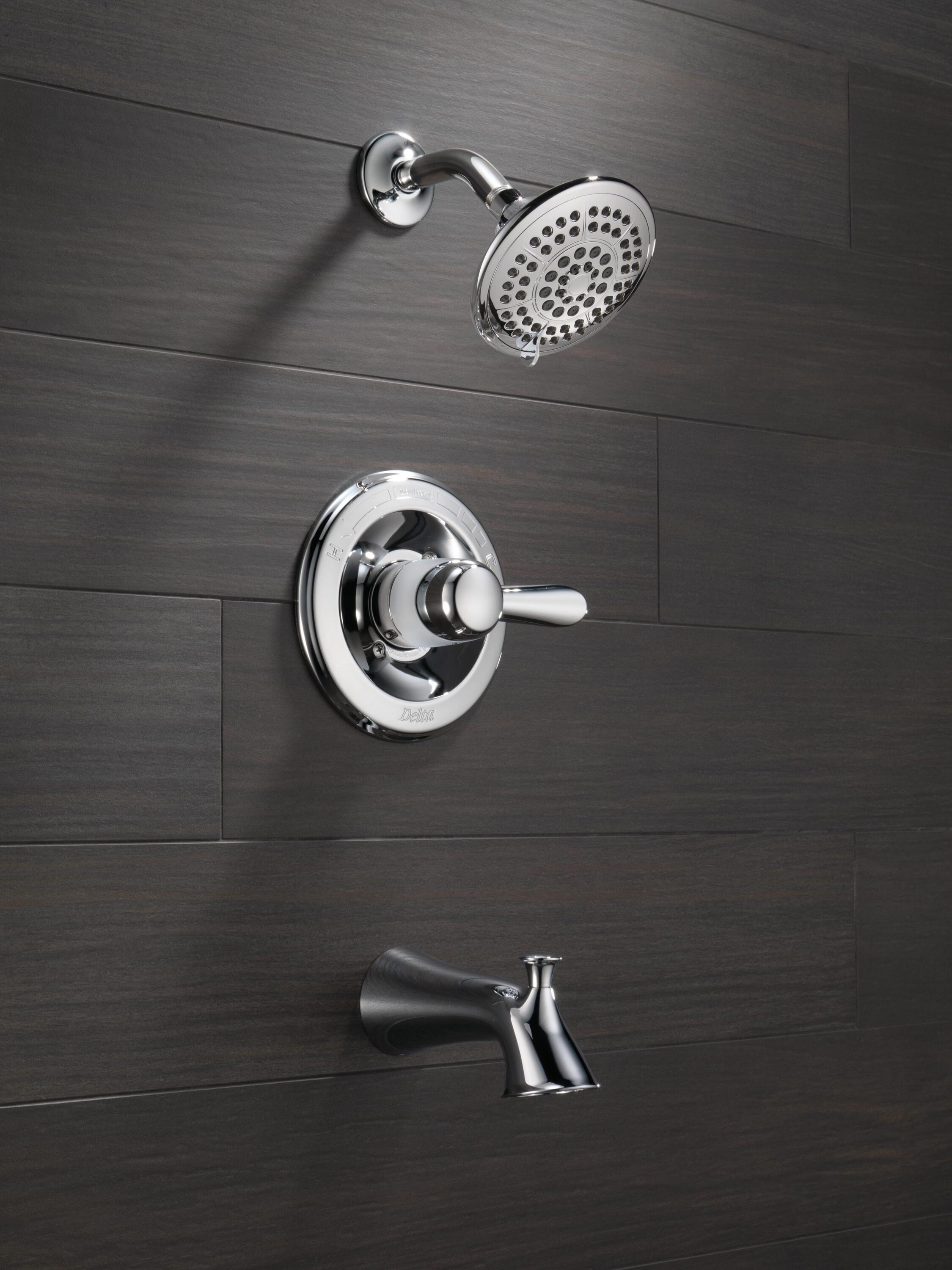 Grifo de Bañera y Ducha Redondo de Funciones Múltiples de 1 Mango Chrome Delta Lahara T14438 de 3.375 pulgadas