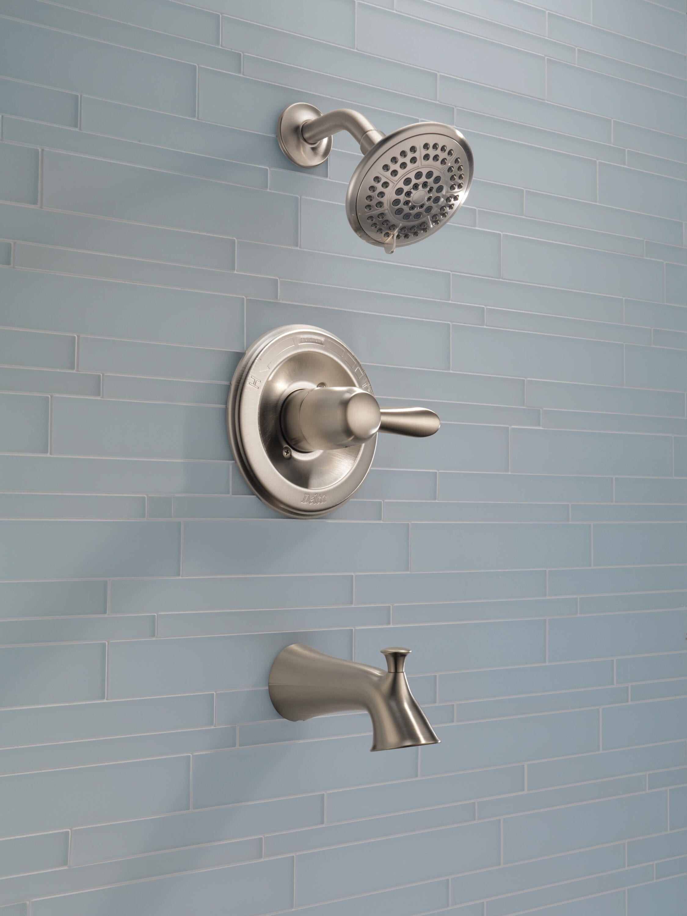 Grifo de Bañera y Ducha Redondo de Acero Inoxidable de un Maneral y Función Múltiple Lahara Delta 3.3750 pulgadas T14438-SS.