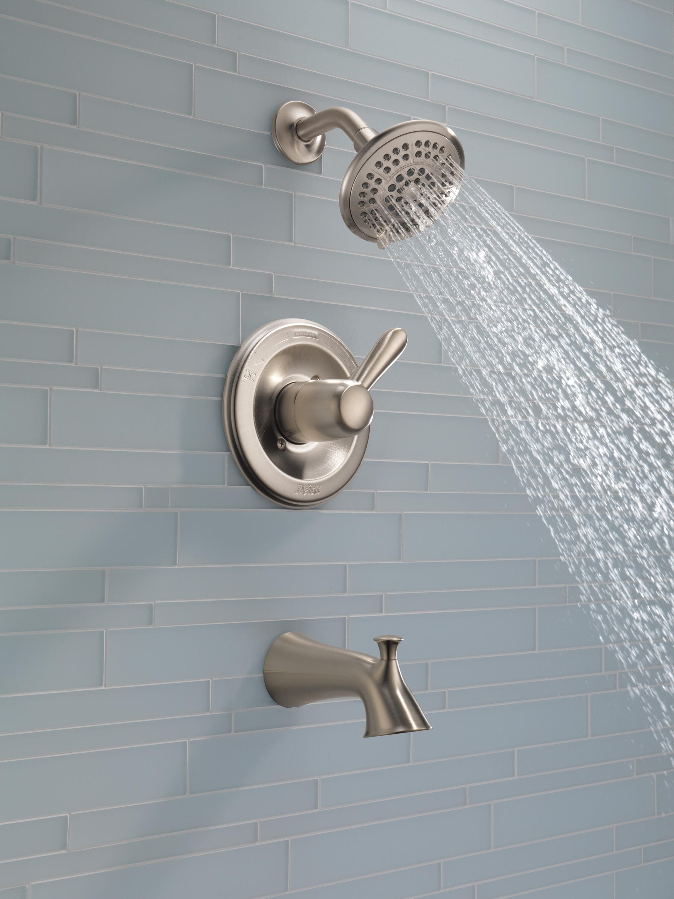 Grifo de Bañera y Ducha Redondo de Acero Inoxidable de un Maneral y Función Múltiple Lahara Delta 3.3750 pulgadas T14438-SS.