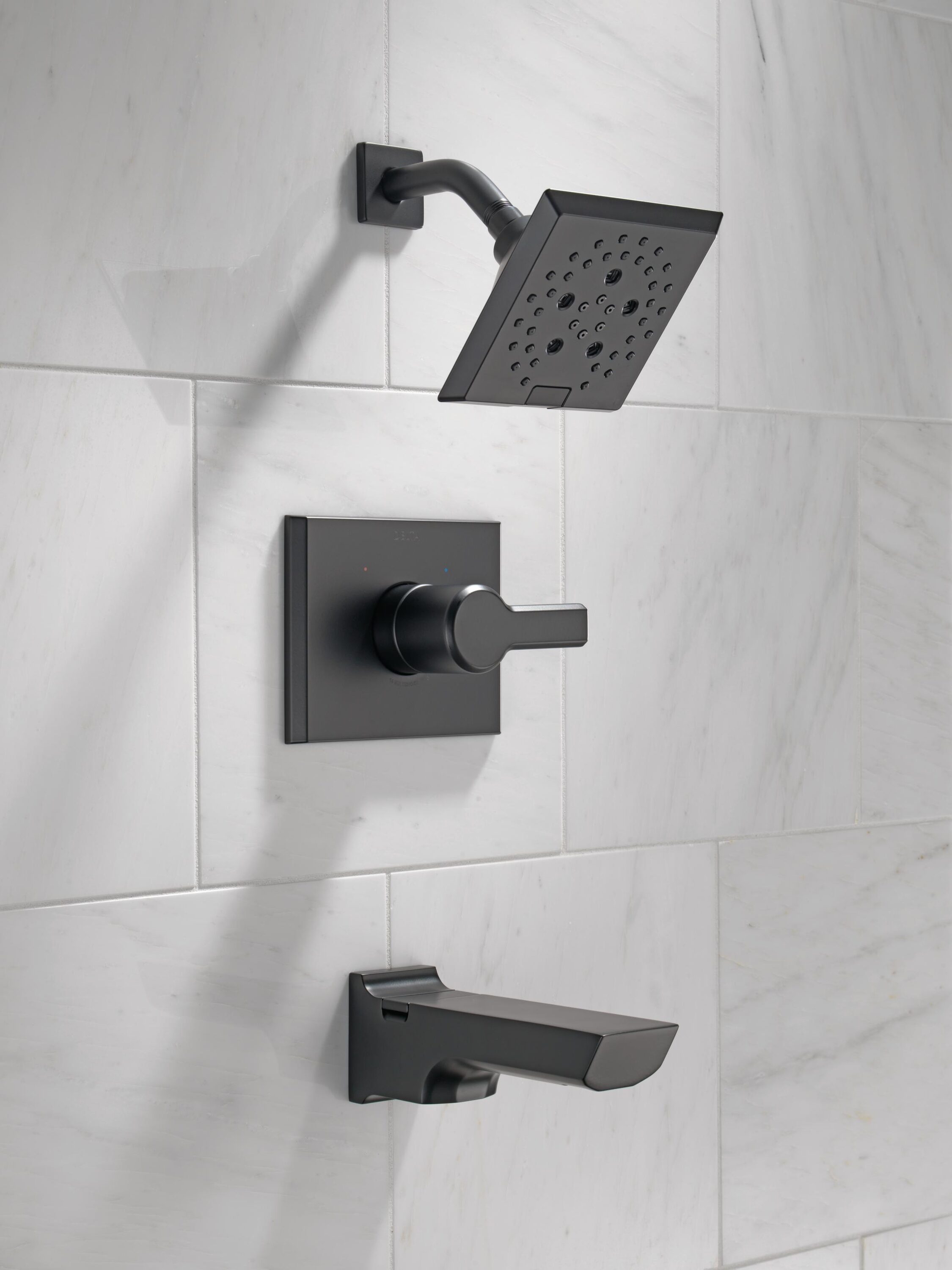 Grifo de bañera y regadera cuadrado de 5.78 pulgadas, de un solo mango, en negro mate de la colección Delta Pivotal con válvula T14499-BL