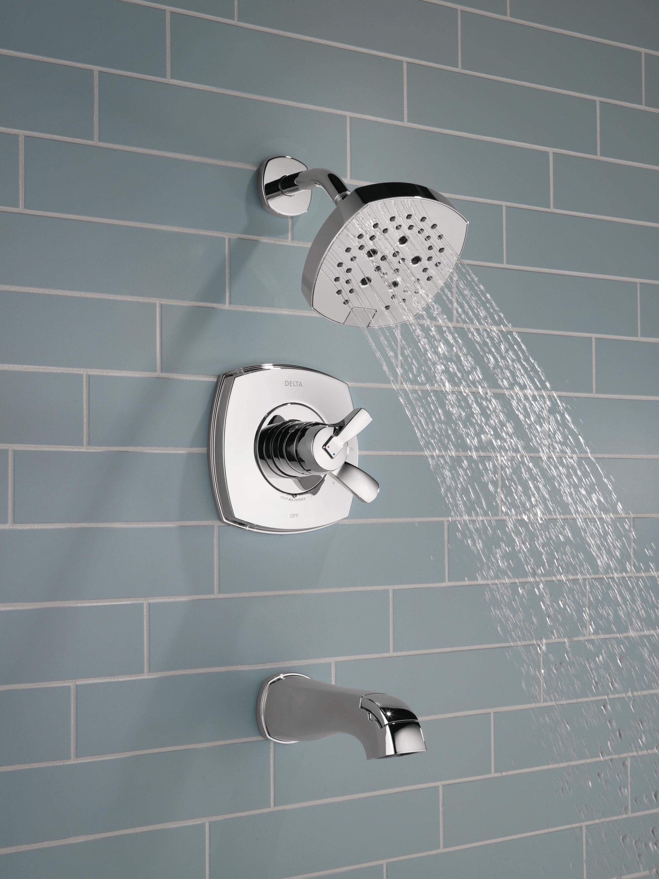 Grifo de bañera y ducha redonda de 7.0 pulgadas de función múltiple con un mango cromado Lumicoat Delta Stryke T17476-PR.