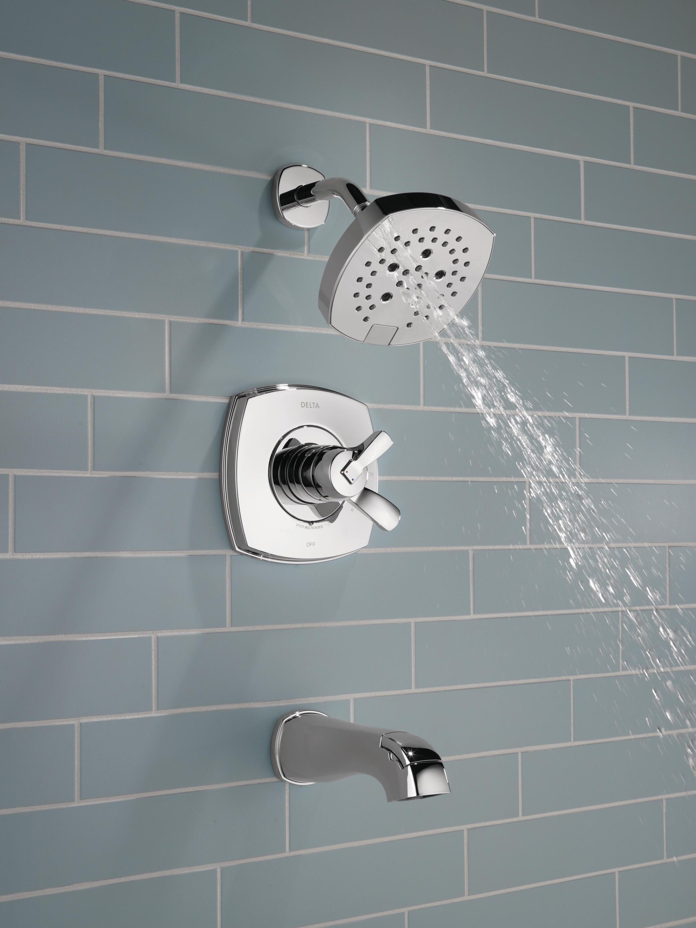 Grifo de bañera y ducha redonda de 7.0 pulgadas de función múltiple con un mango cromado Lumicoat Delta Stryke T17476-PR.