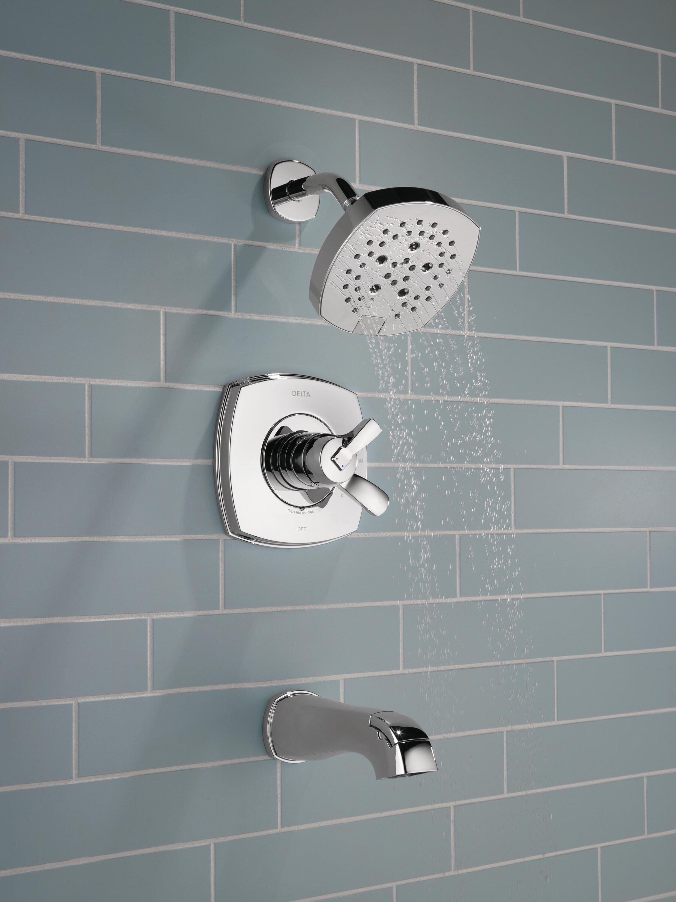 Grifo de bañera y ducha redonda de 7.0 pulgadas de función múltiple con un mango cromado Lumicoat Delta Stryke T17476-PR.