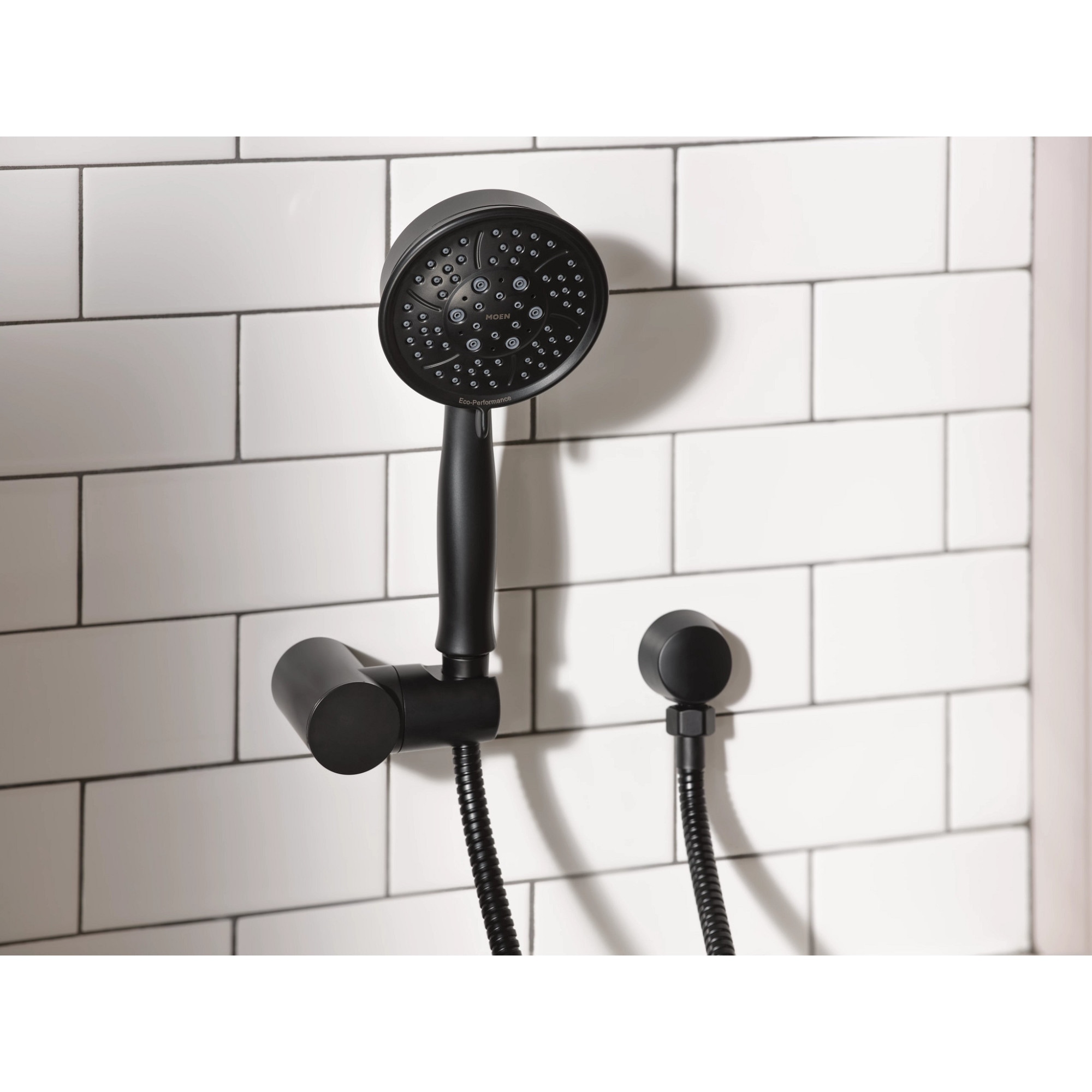 Grifo redondo para bañera y ducha en negro mate de Moen (Válvula no incluida). Se vende por separado.