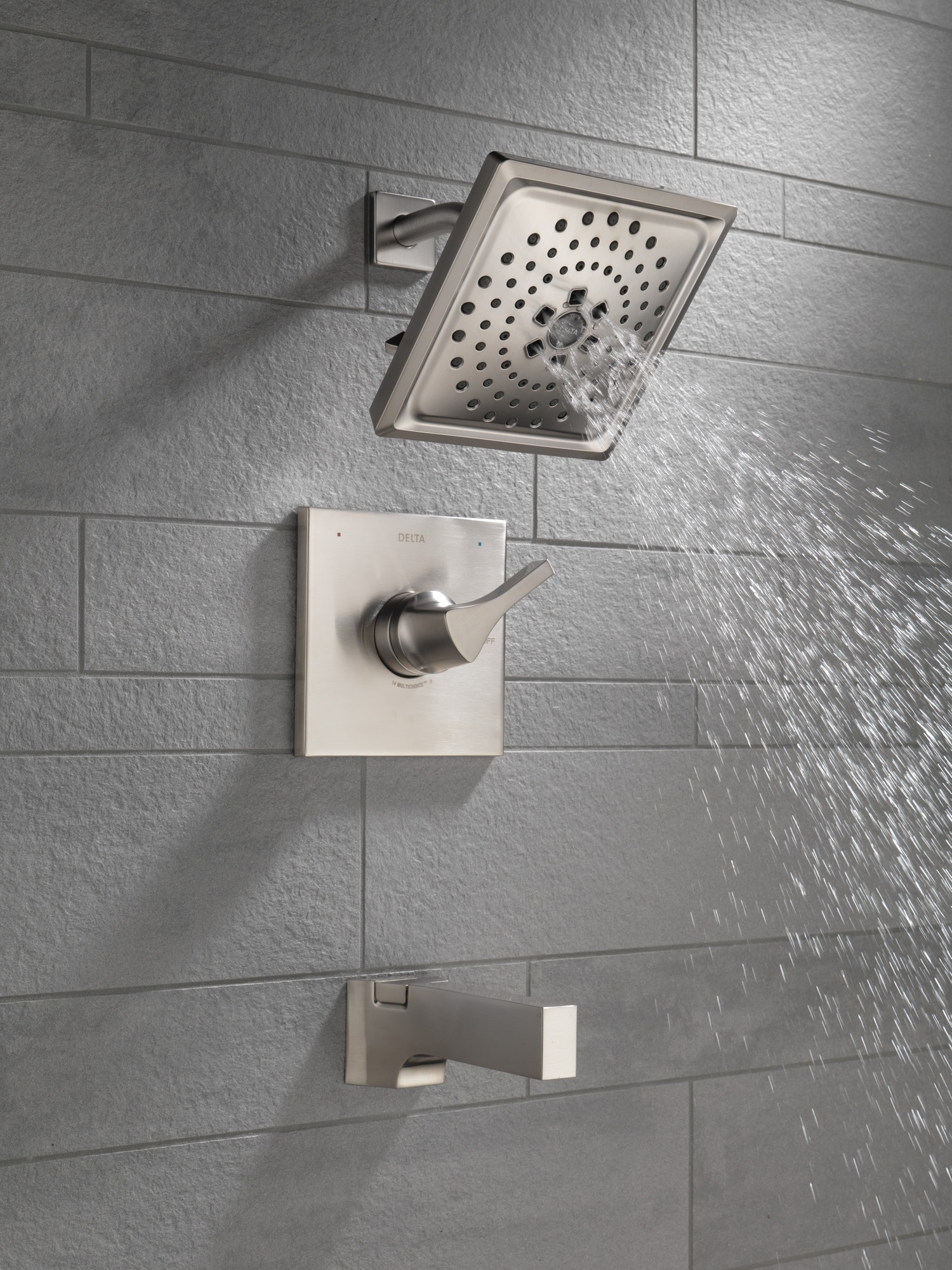 Grifo para bañera y ducha cuadrado de acero inoxidable con una manija de Delta Zura de 7.6875 pulgadas de función múltiple T14474-SS.