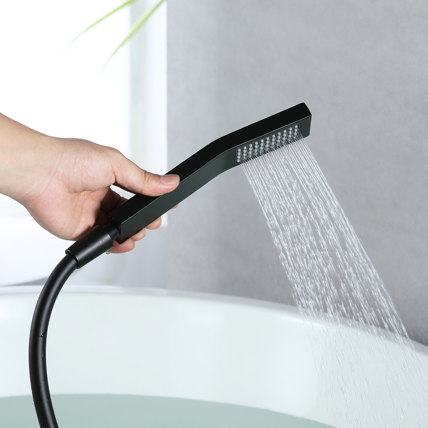 Grifo de bañera y ducha de mango único Cobbe Black de 1.37 pulgadas "Cuadrado" con válvula SSF0200B