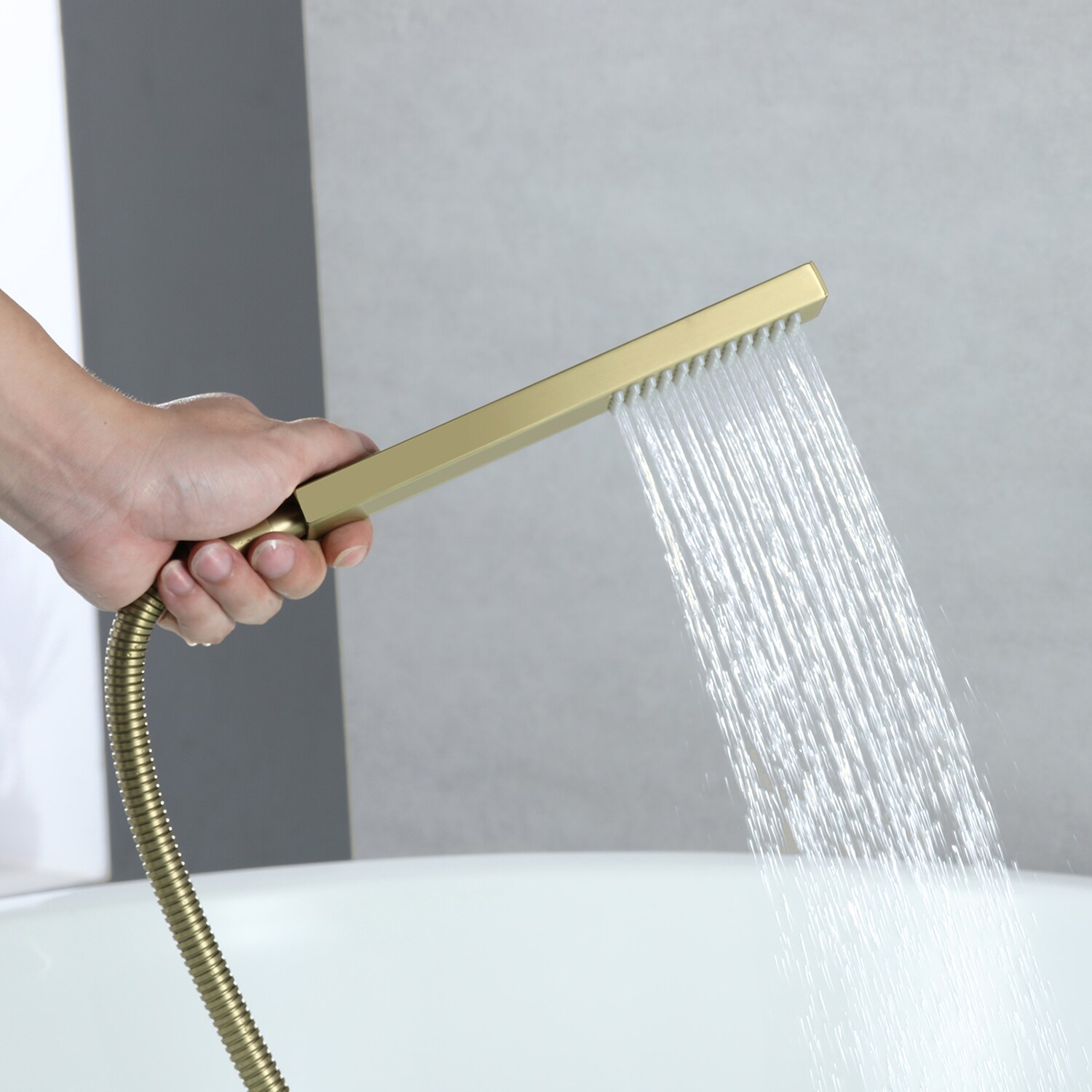 Mezcladora de Bañera y Ducha con Válvula de 1 Manija, Color Oro Cepillado, Forma Rectangular de 1.37 Pulgadas, Marca Cobbe