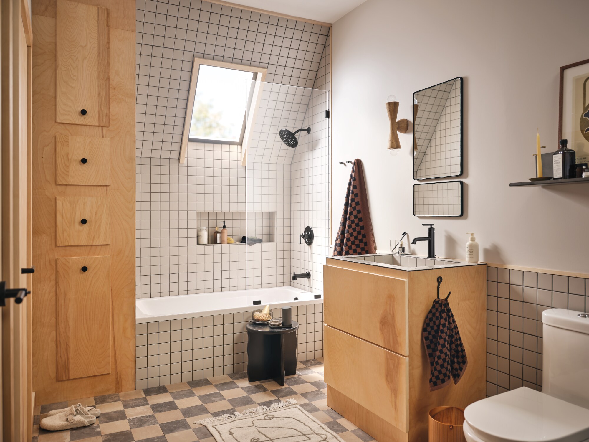 Mezcladora para bañera y ducha Moen Gibson negro mate de 1 manija y función única de 8 pulgadas (Válvula no incluida) T3003EPBL