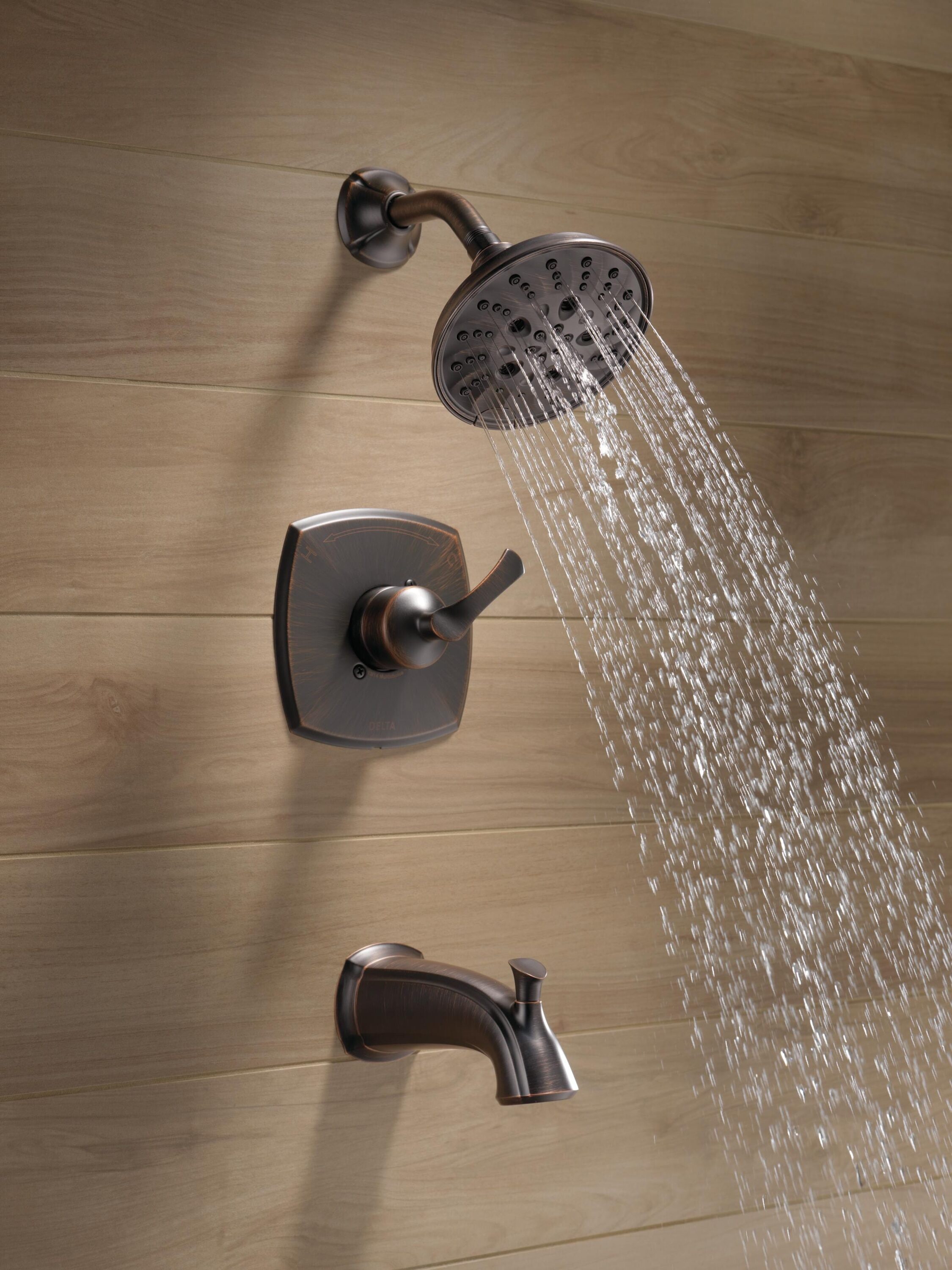 Grifo para bañera y ducha de 6 pulgadas de función múltiple con un mango en bronce veneciano Delta Sandover y válvula 144748-RB